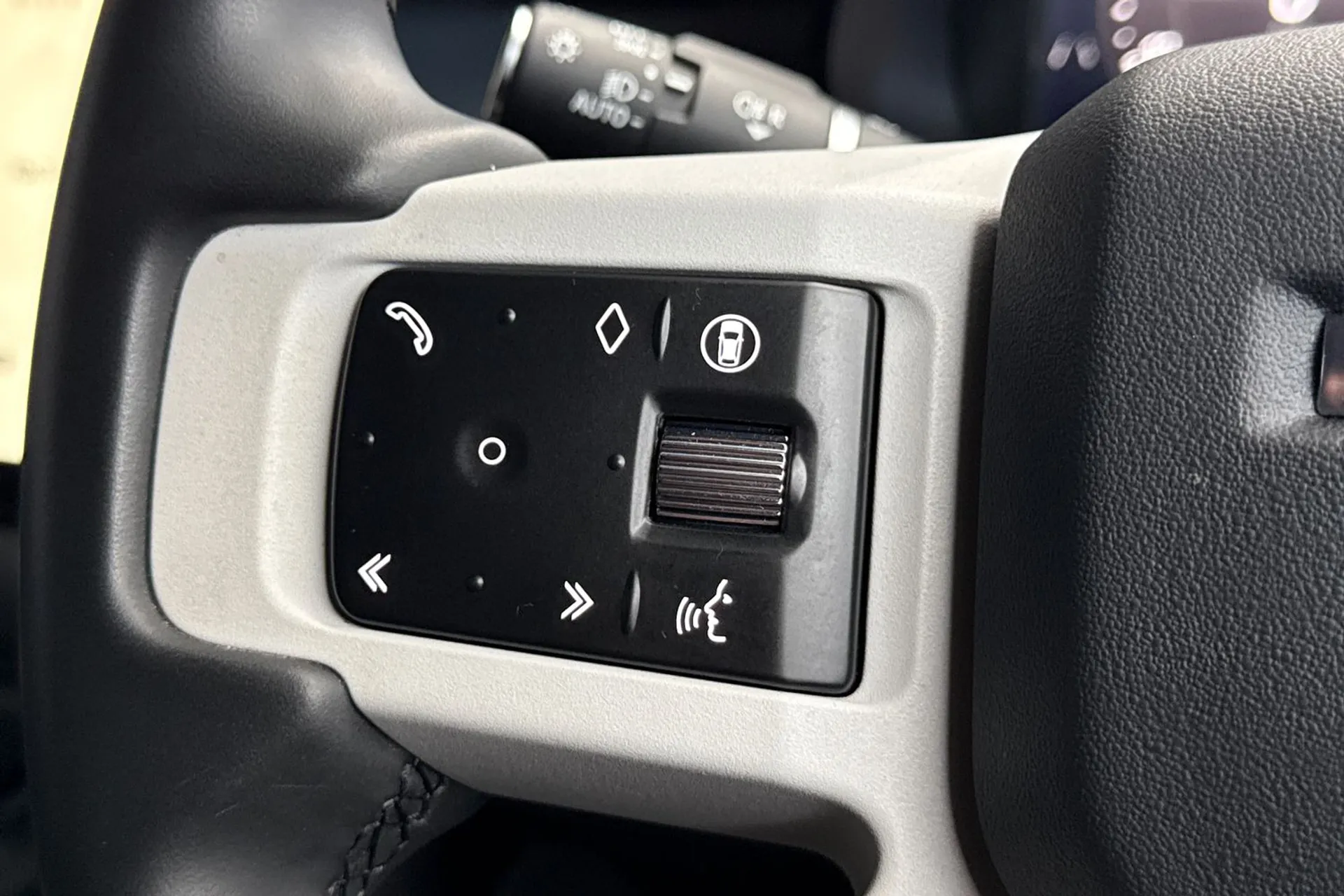 LAND ROVER DEFENDER thumbnail image number 39