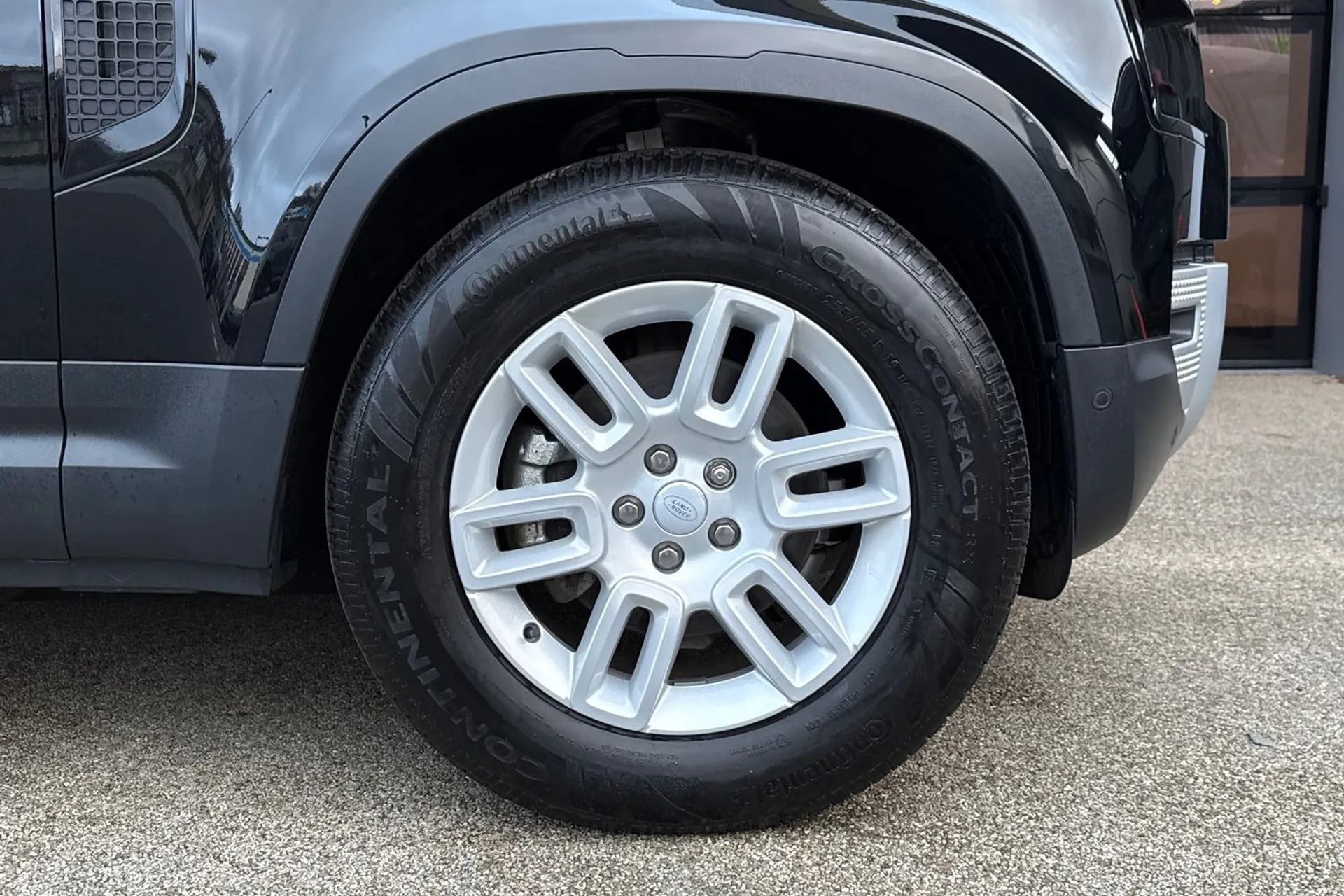 LAND ROVER DEFENDER thumbnail image number 17