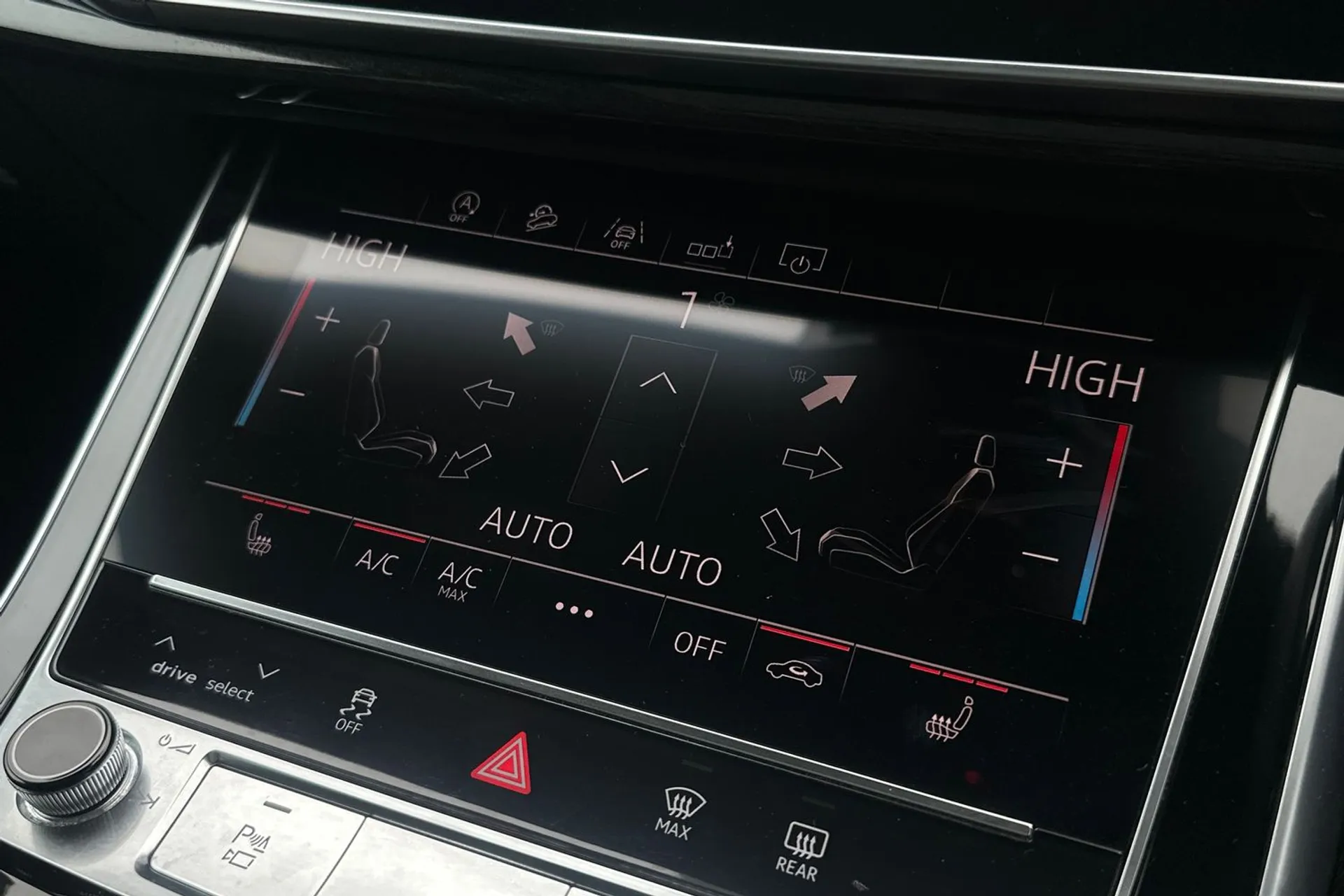 Audi Q8 thumbnail image number 12