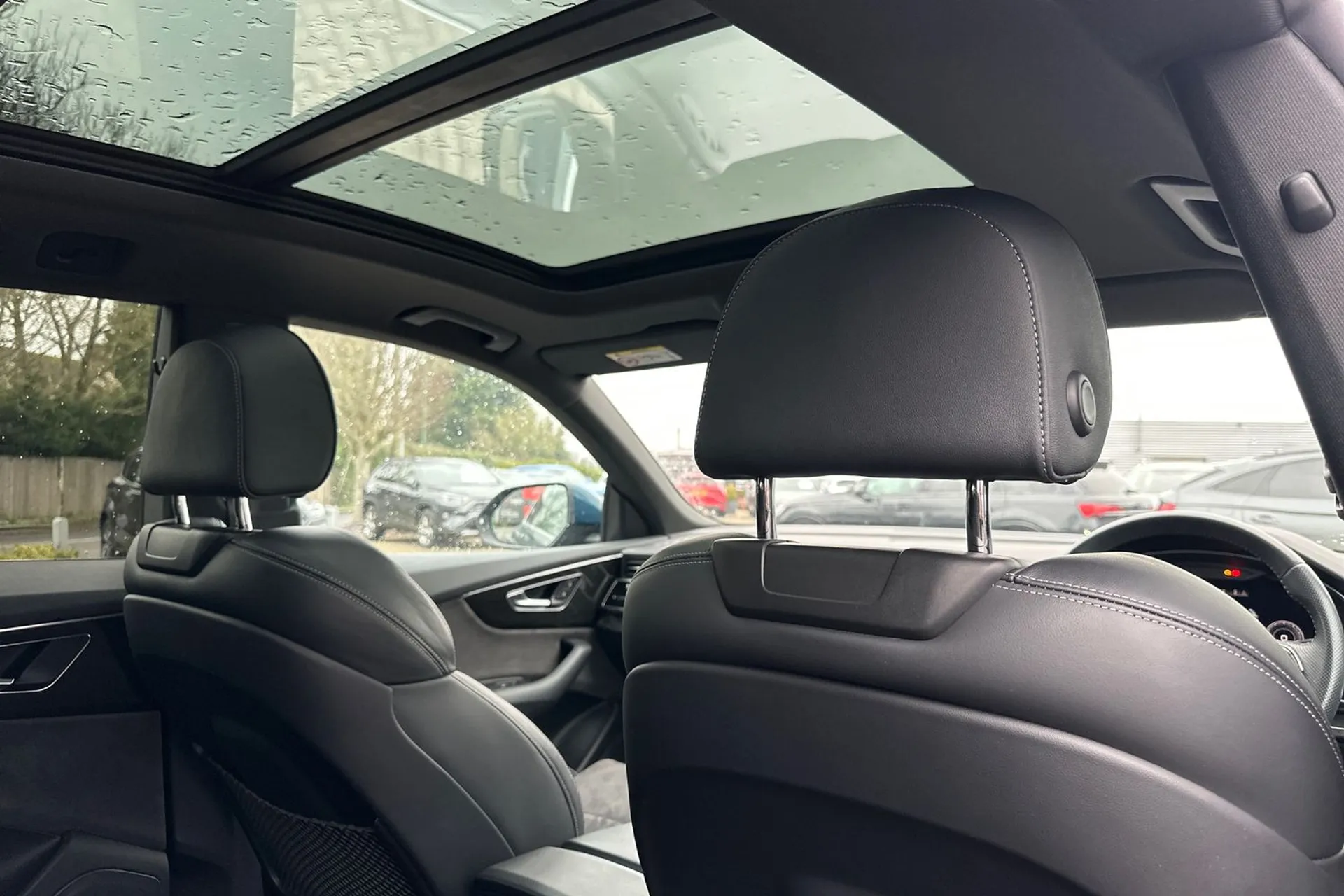 Audi Q8 thumbnail image number 29