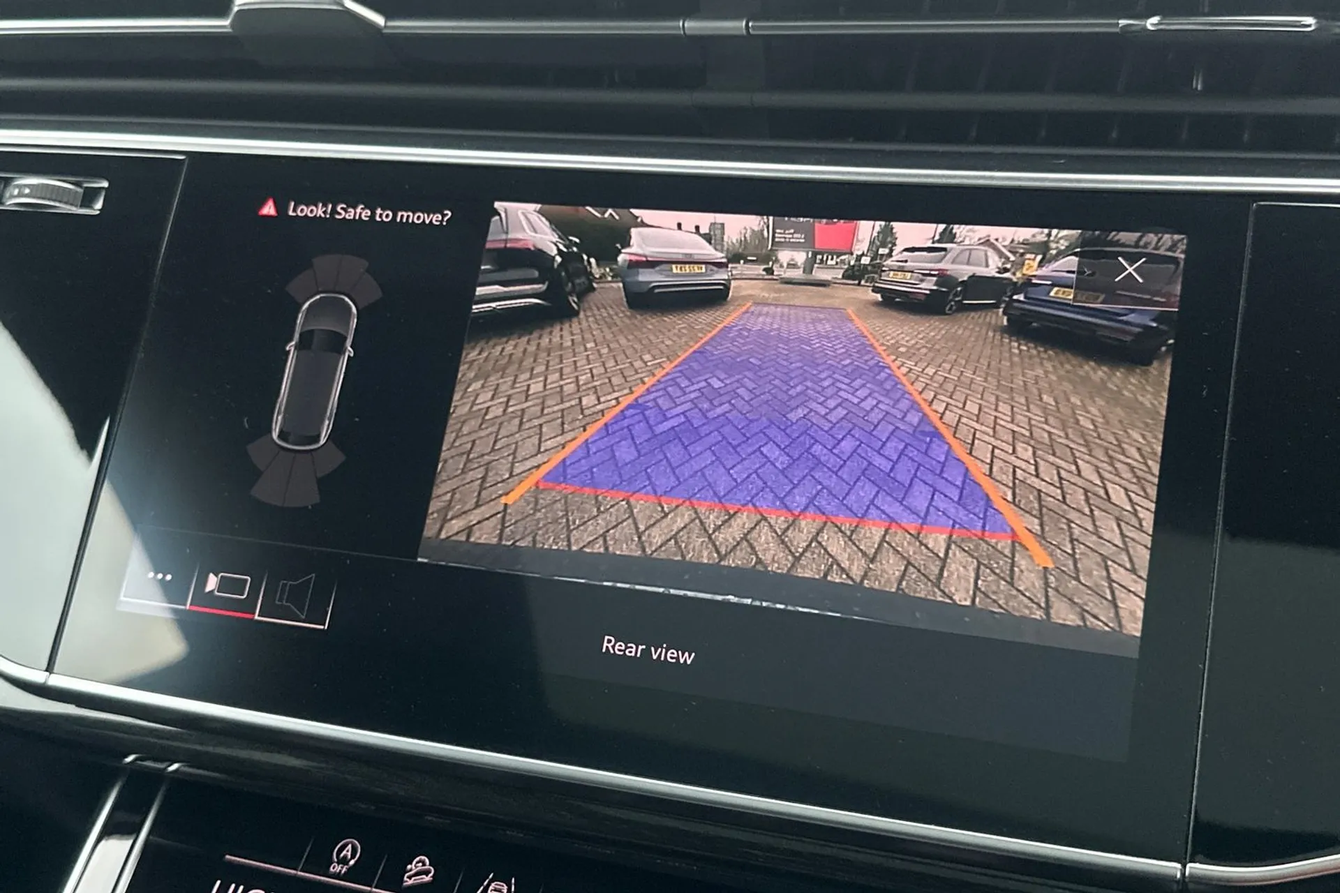 Audi Q8 thumbnail image number 5