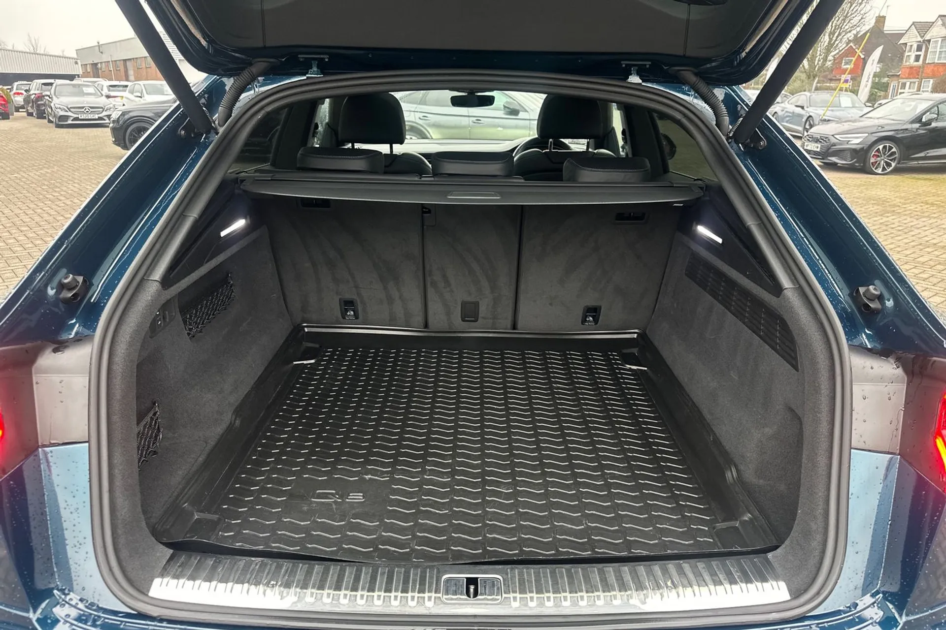 Audi Q8 thumbnail image number 26