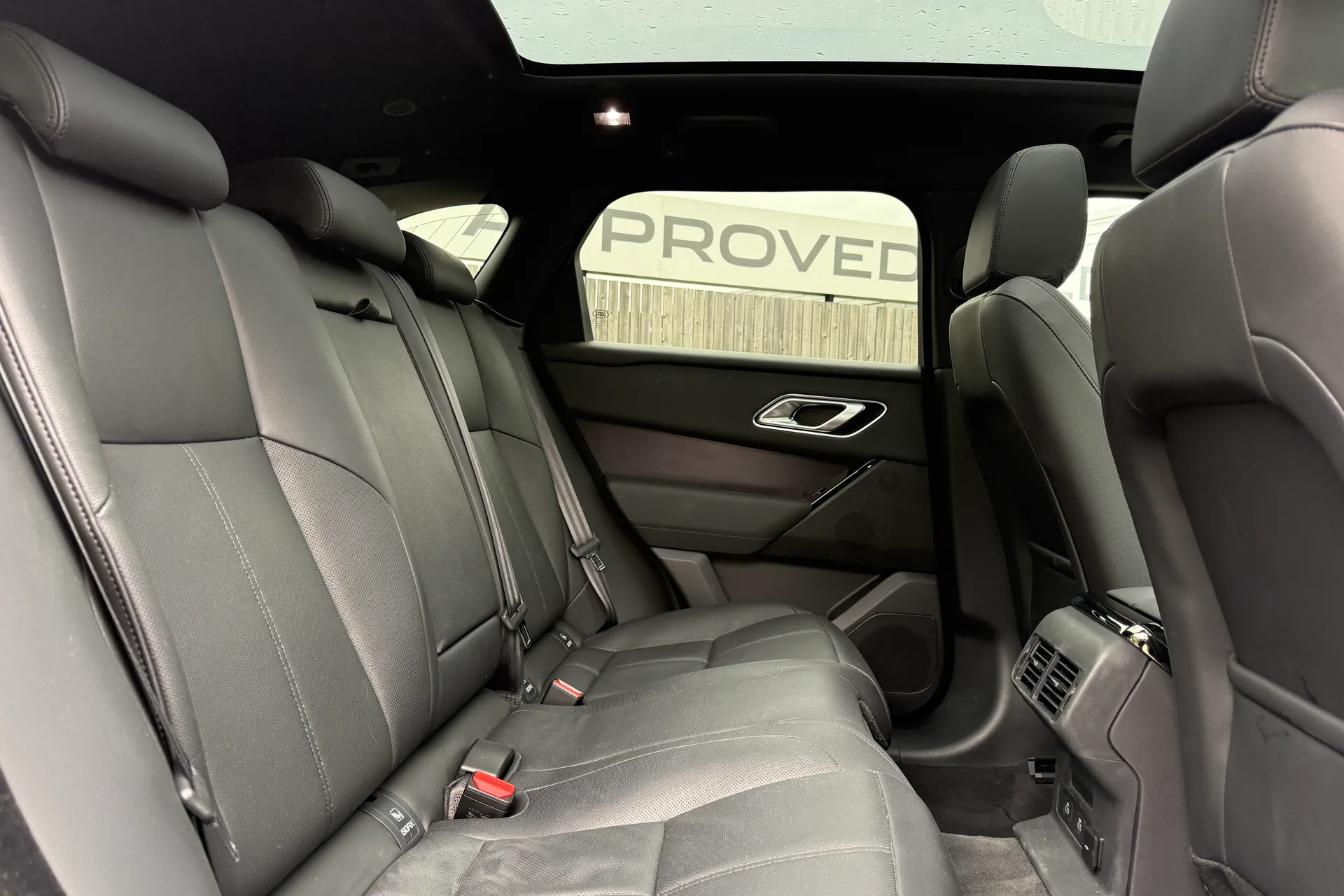 LAND ROVER RANGE ROVER VELAR thumbnail image number 40