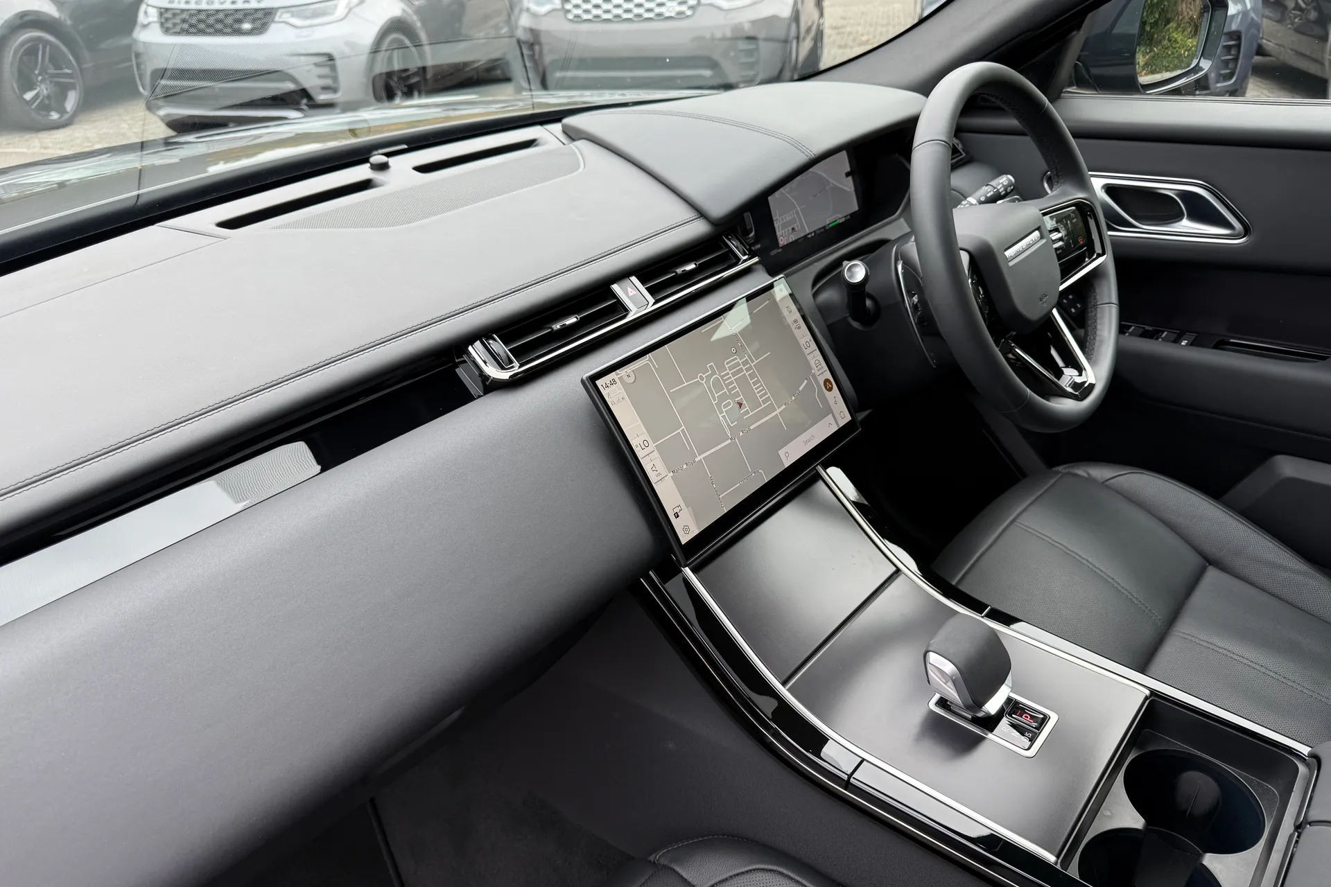 LAND ROVER RANGE ROVER VELAR thumbnail image number 47