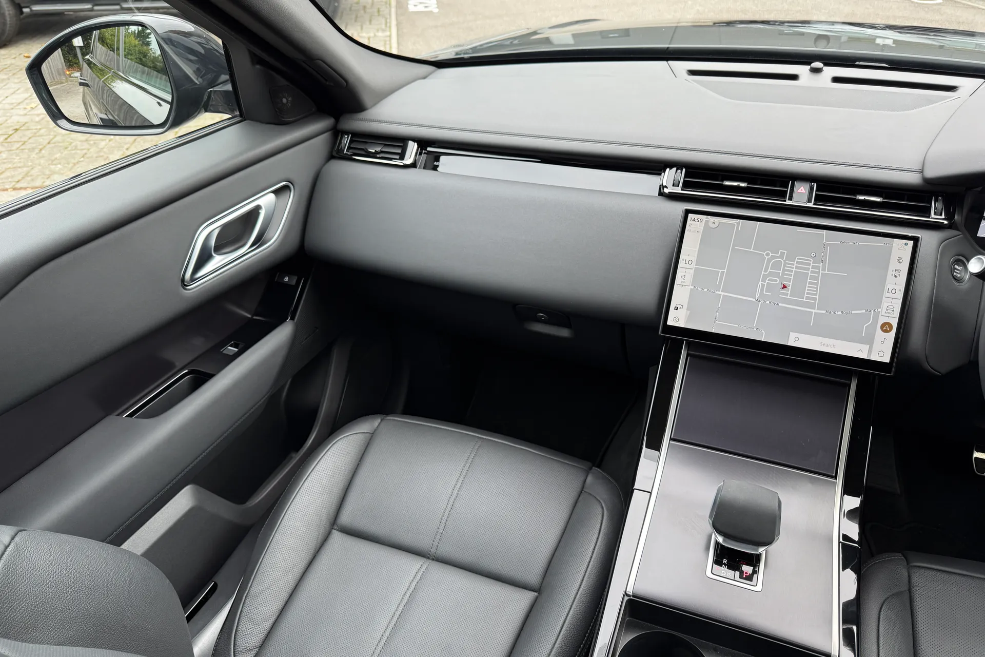 LAND ROVER RANGE ROVER VELAR thumbnail image number 23