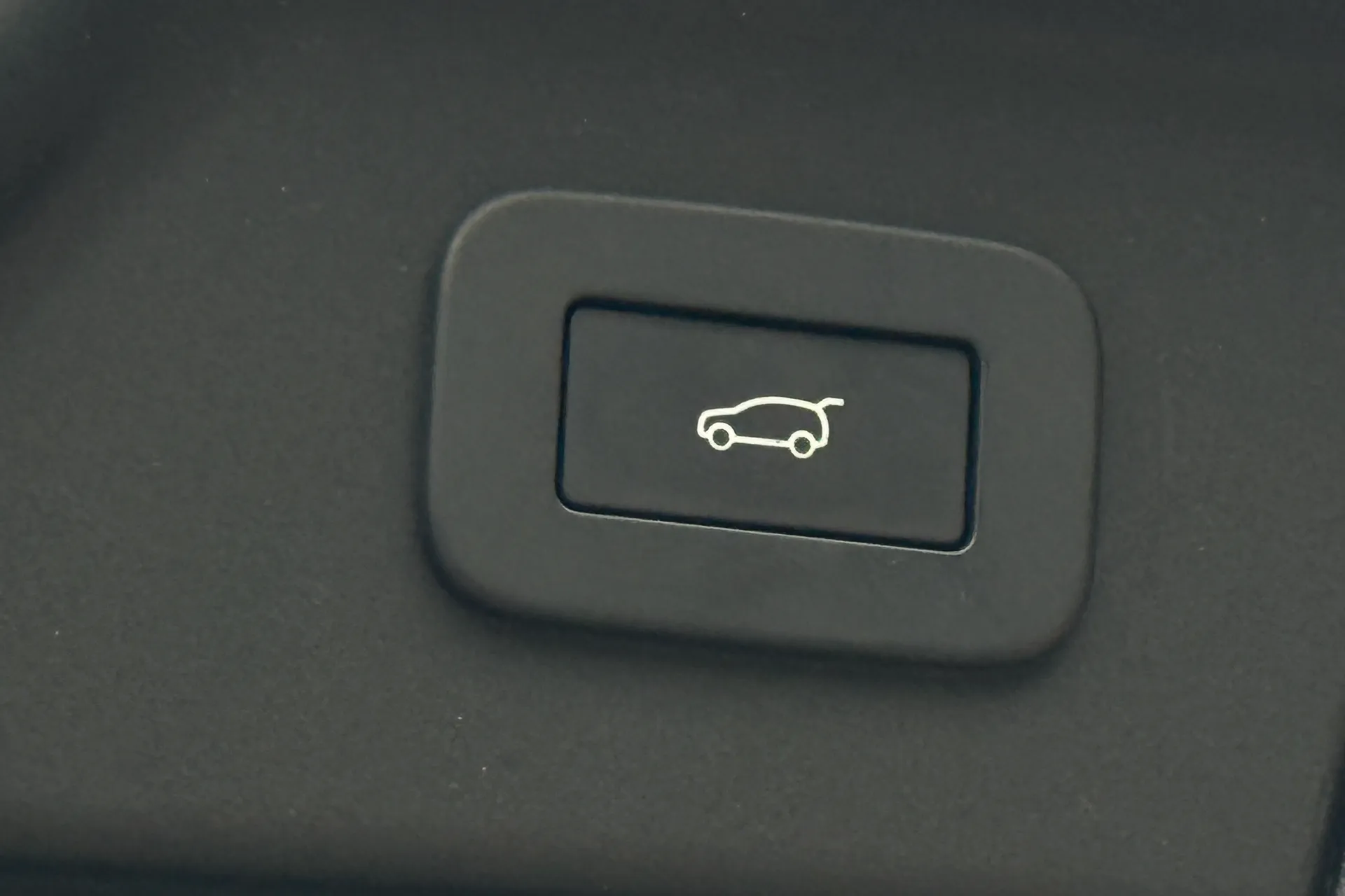 LAND ROVER RANGE ROVER VELAR thumbnail image number 38