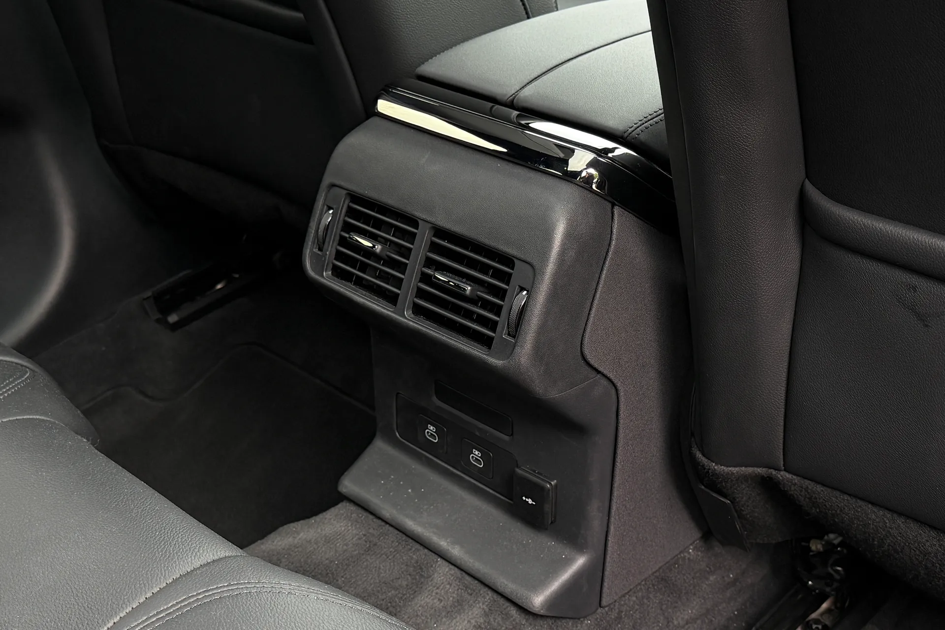 LAND ROVER RANGE ROVER VELAR thumbnail image number 43