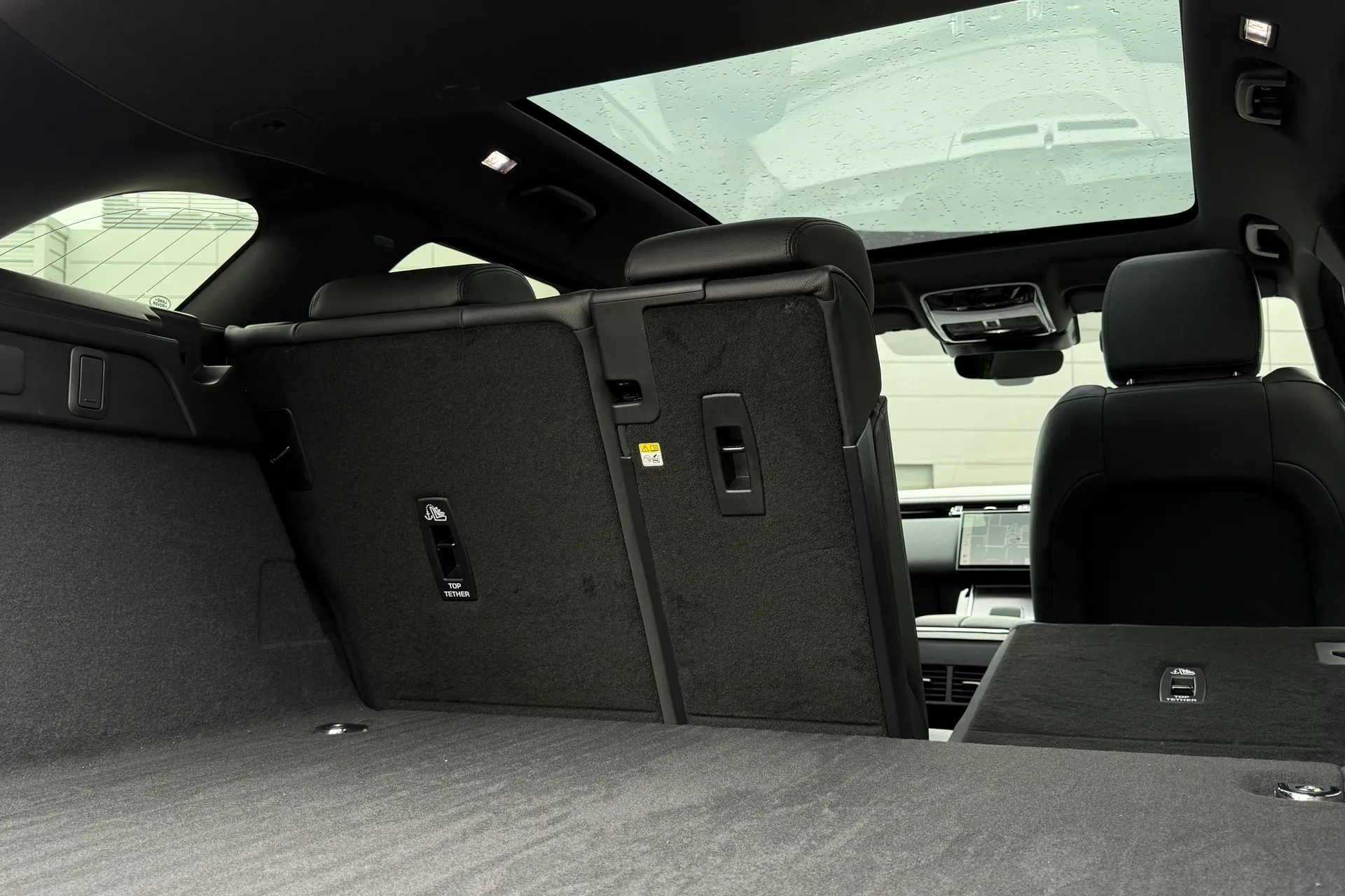 LAND ROVER RANGE ROVER VELAR thumbnail image number 39