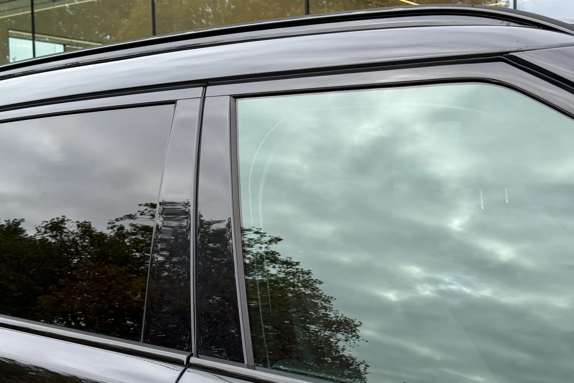 LAND ROVER RANGE ROVER VELAR thumbnail image number 33