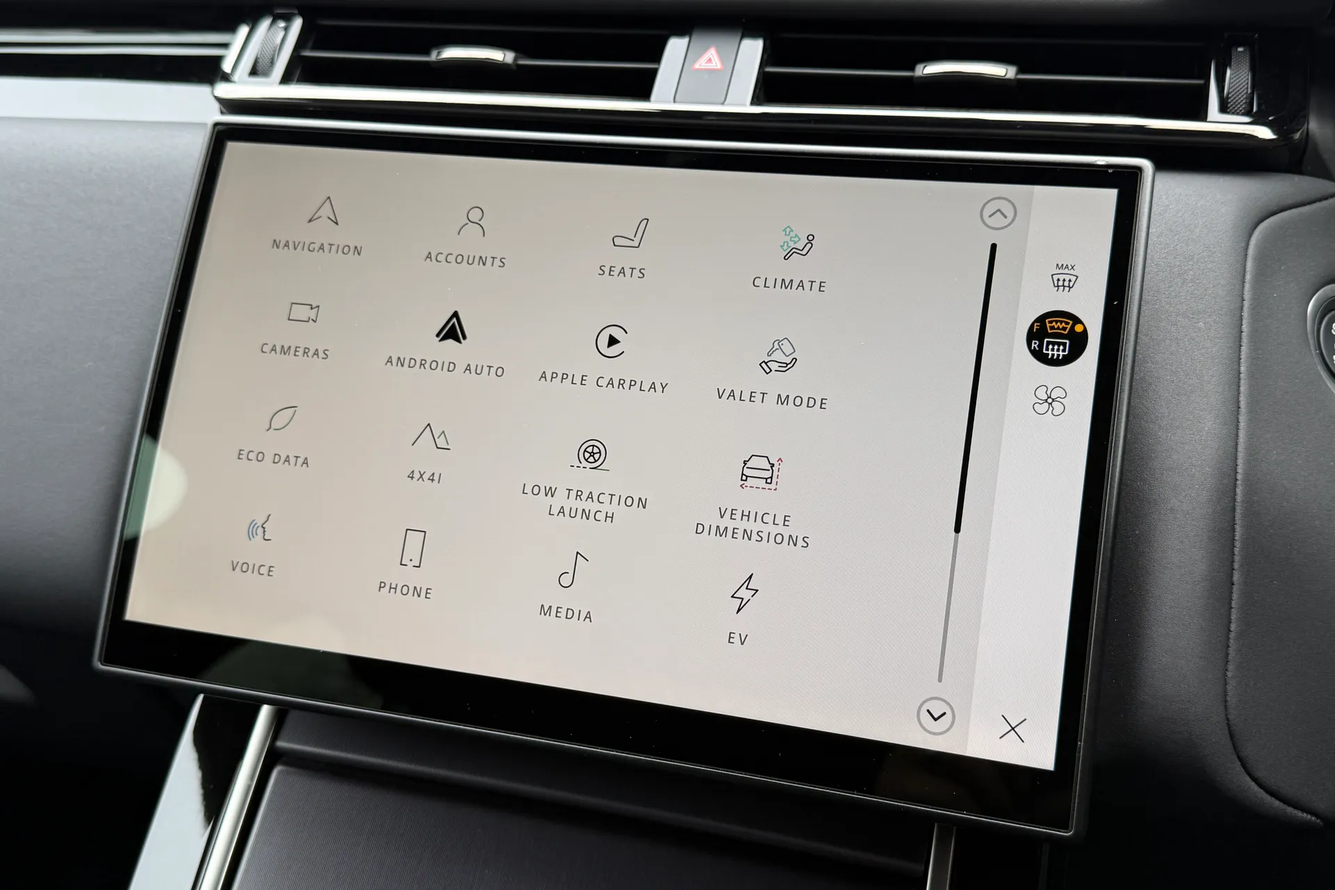 LAND ROVER RANGE ROVER VELAR thumbnail image number 31