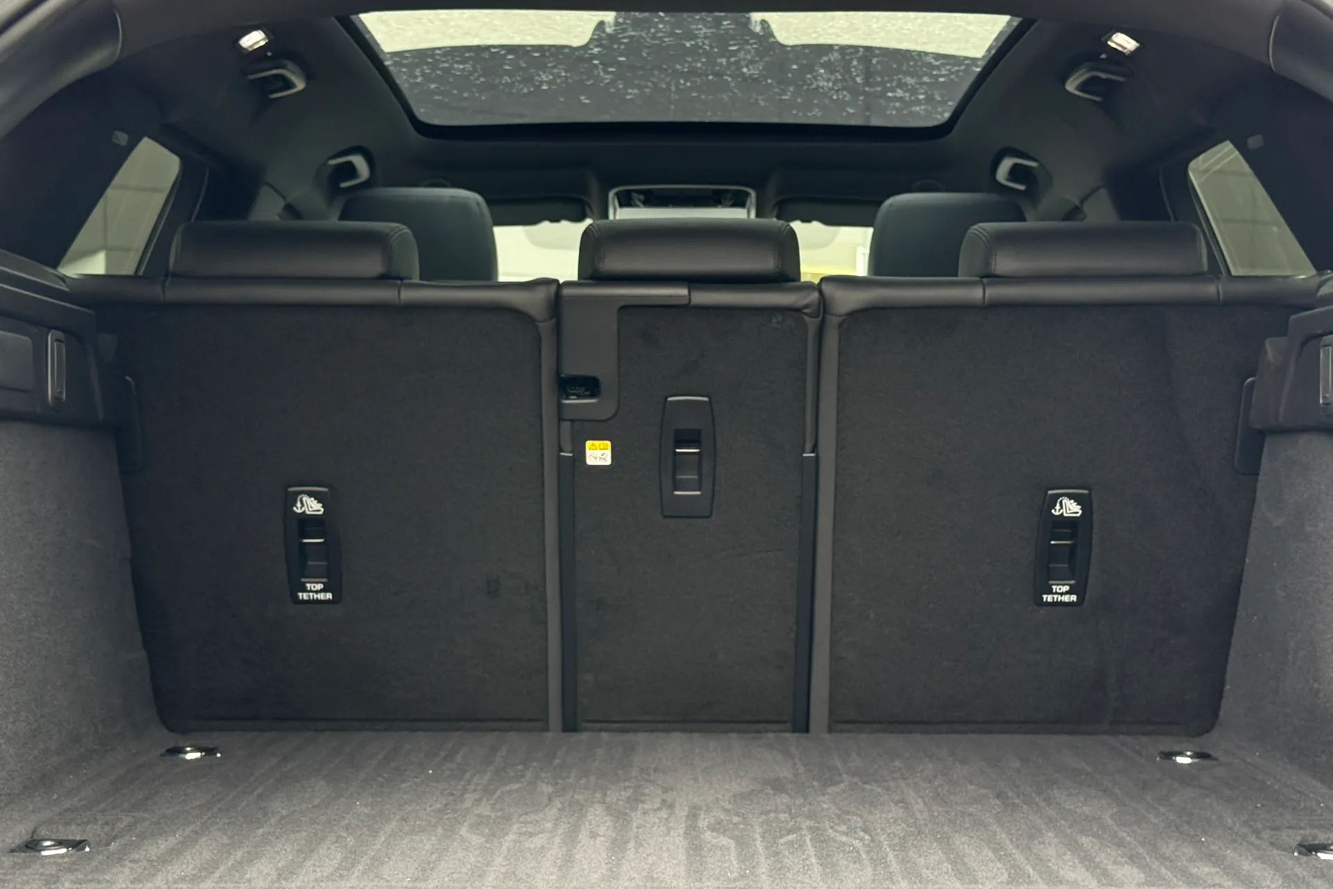 LAND ROVER RANGE ROVER VELAR thumbnail image number 37