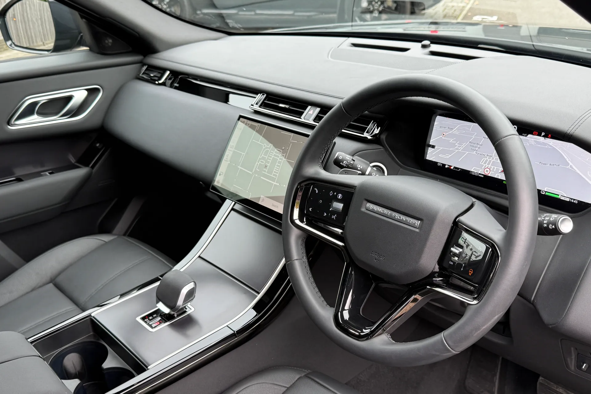 LAND ROVER RANGE ROVER VELAR thumbnail image number 46