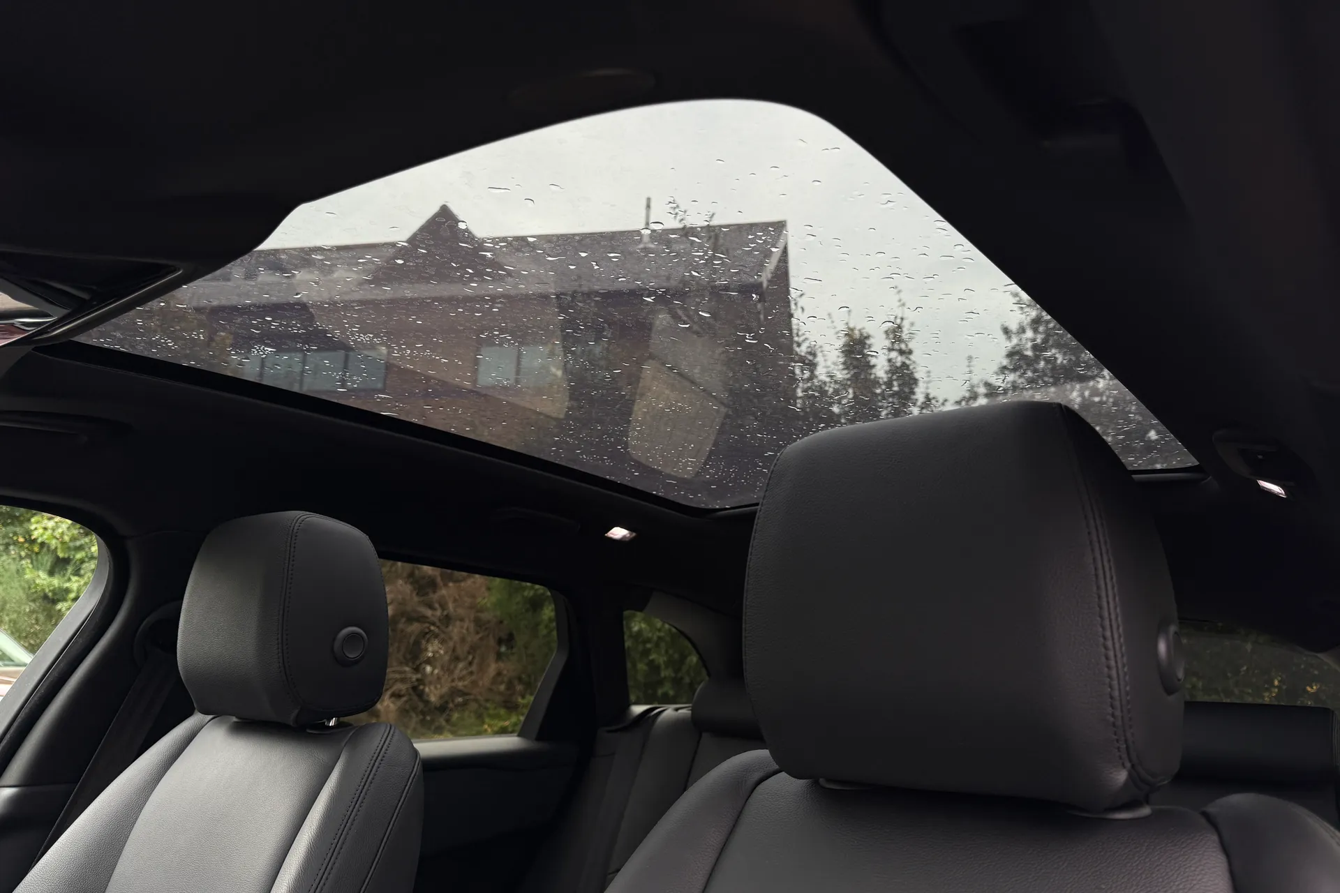 LAND ROVER RANGE ROVER VELAR thumbnail image number 4