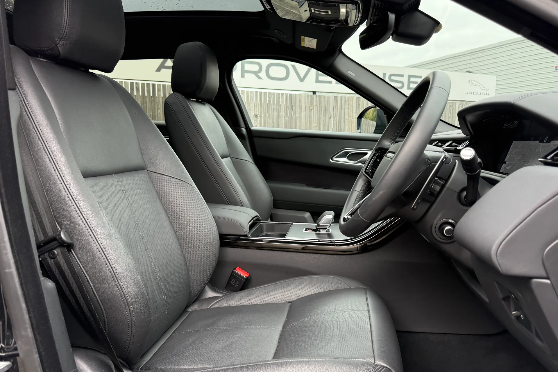 LAND ROVER RANGE ROVER VELAR thumbnail image number 45