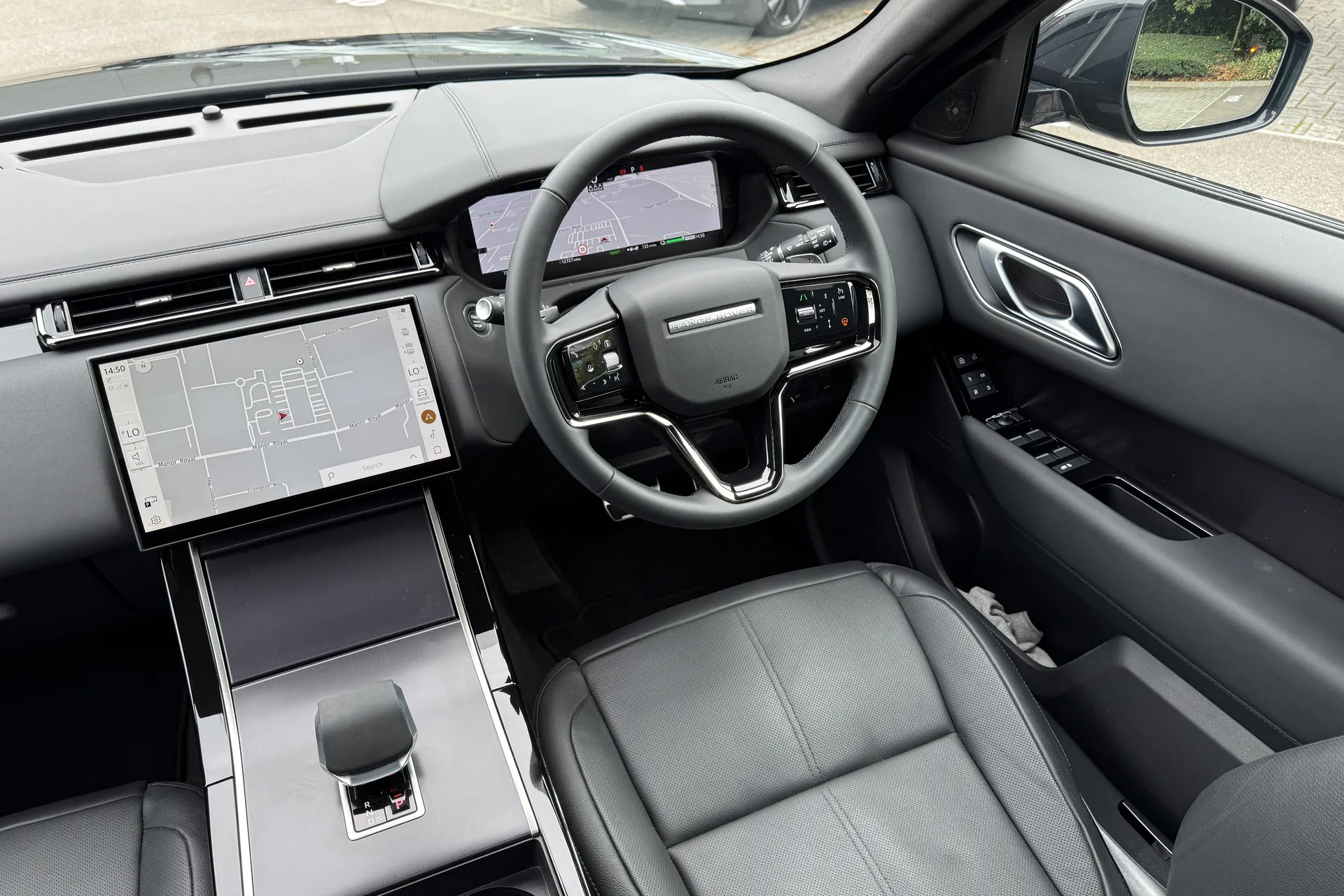 LAND ROVER RANGE ROVER VELAR thumbnail image number 26