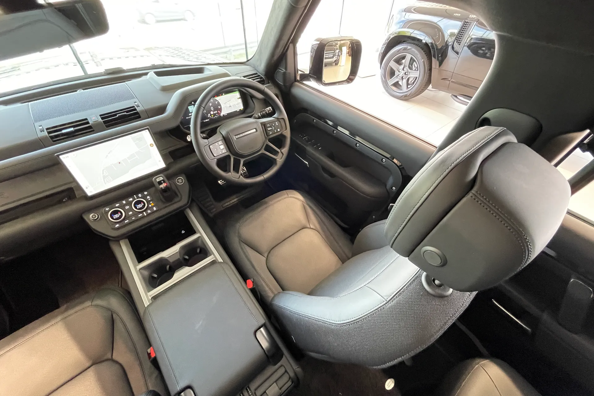 LAND ROVER Defender 110 thumbnail image number 30