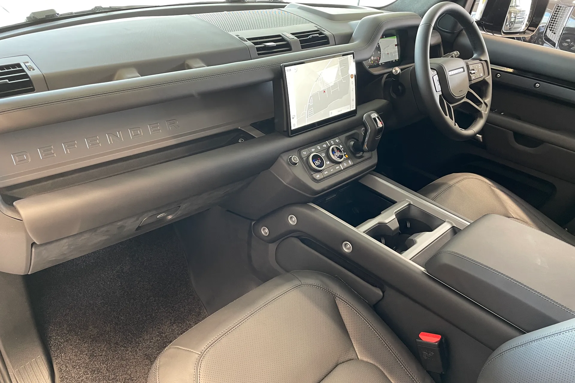 LAND ROVER Defender 110 thumbnail image number 26