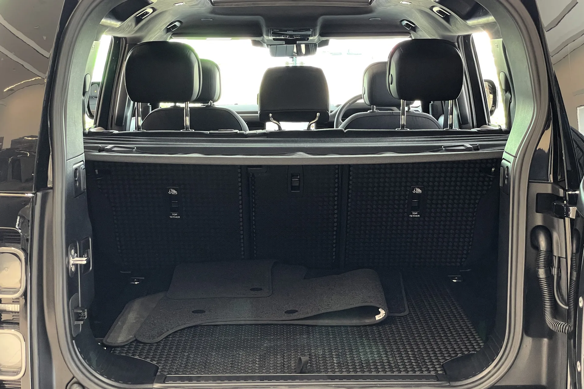 LAND ROVER Defender 110 thumbnail image number 16