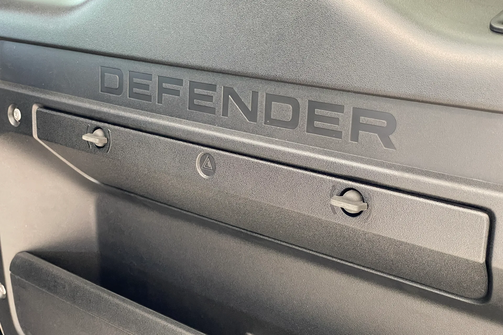 LAND ROVER Defender 110 thumbnail image number 17