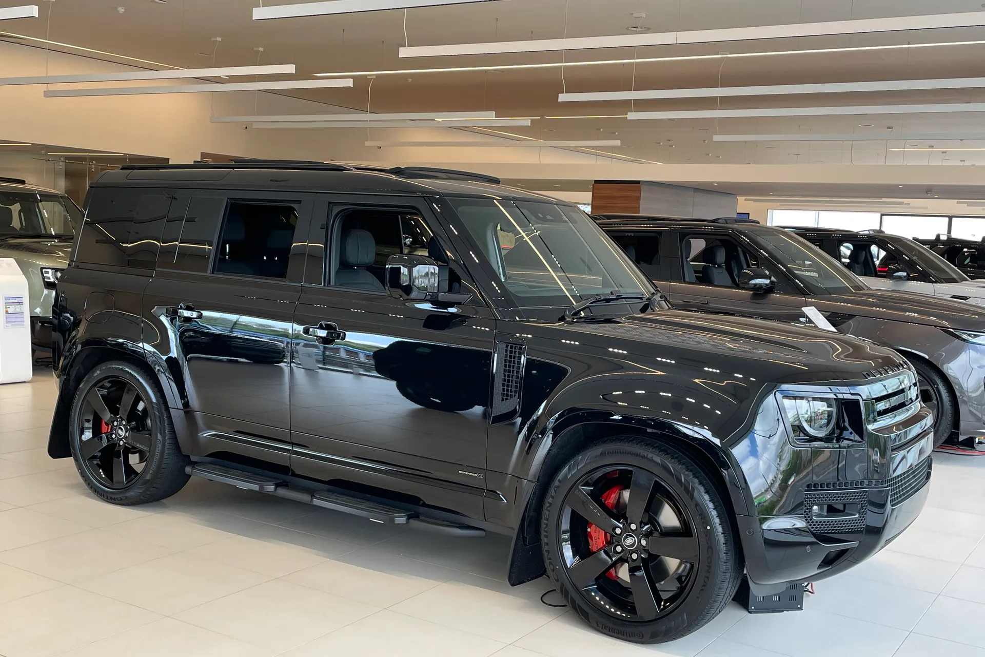 LAND ROVER Defender 110 focused image