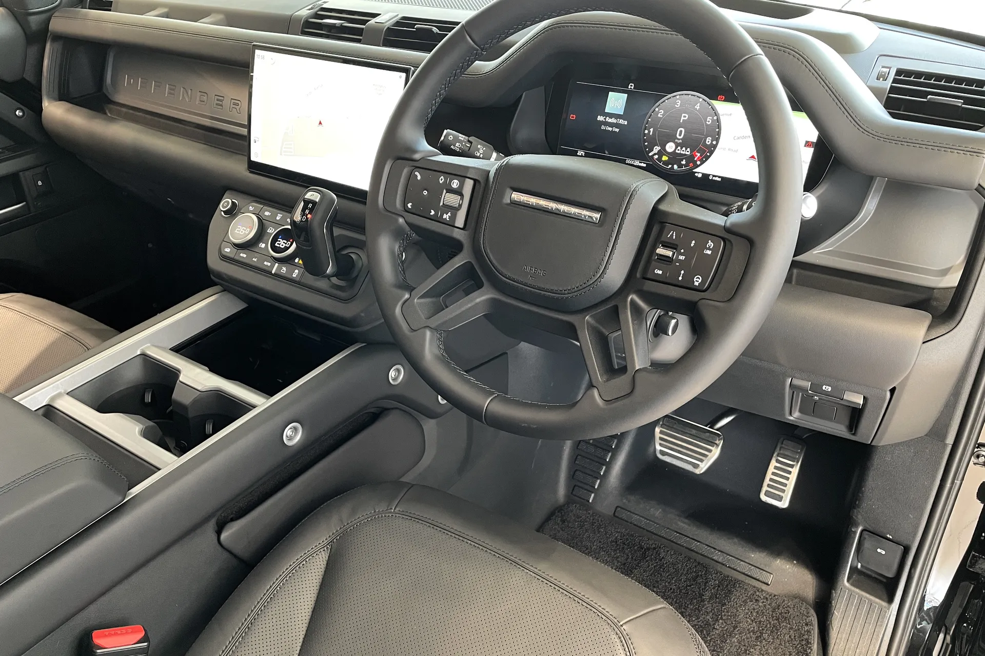 LAND ROVER Defender 110 thumbnail image number 25