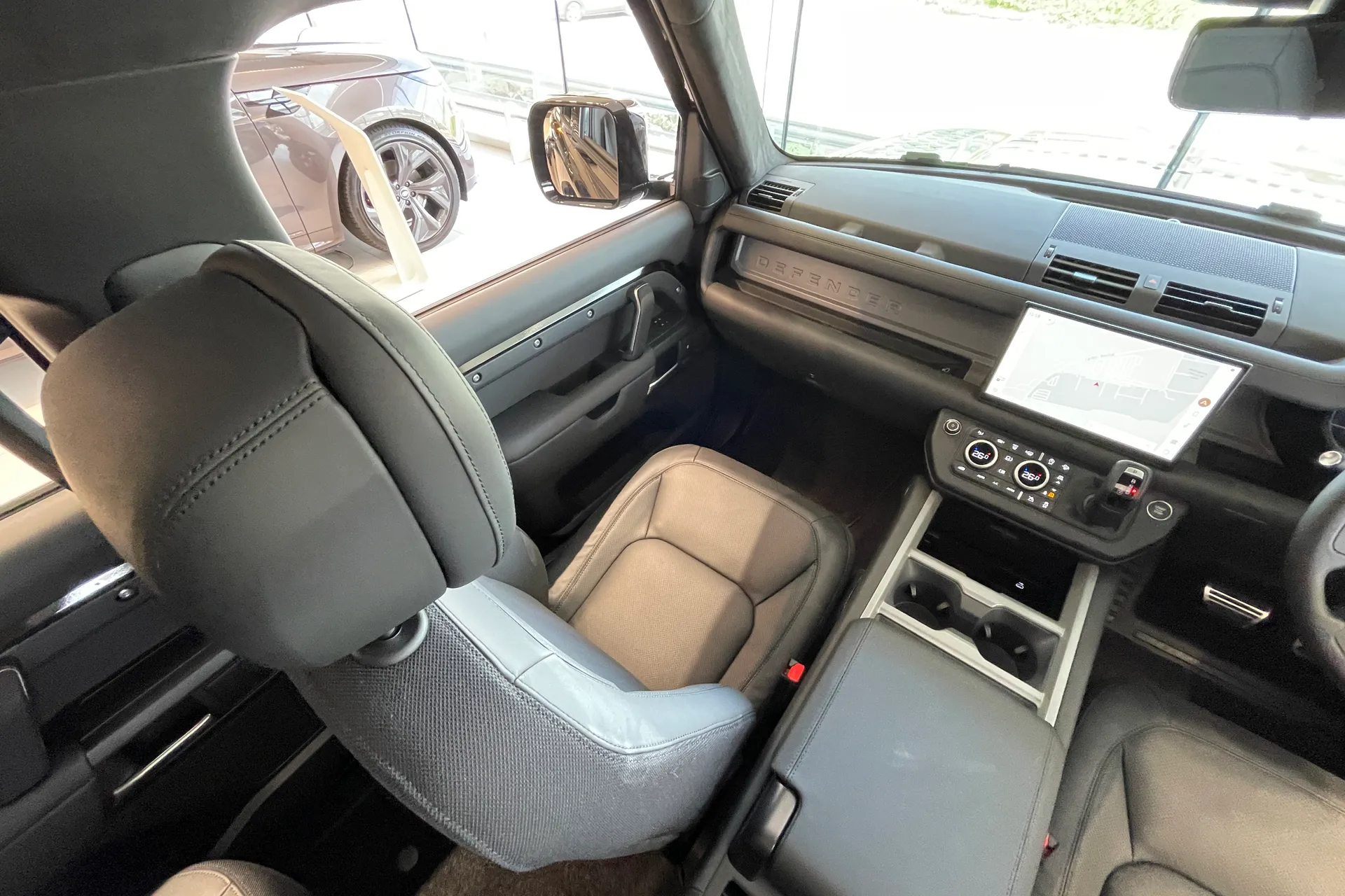 LAND ROVER Defender 110 thumbnail image number 33