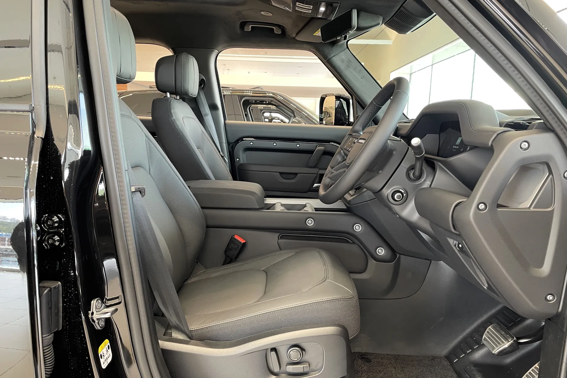 LAND ROVER Defender 110 thumbnail image number 24