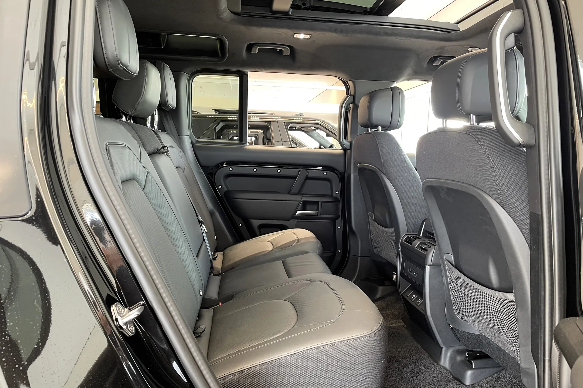 LAND ROVER Defender 110 thumbnail image number 21