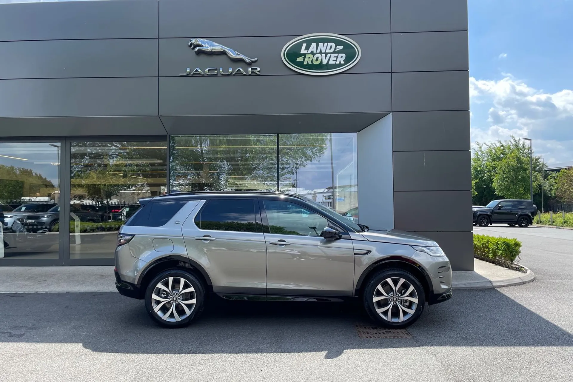 LAND ROVER DISCOVERY SPORT thumbnail image number 2