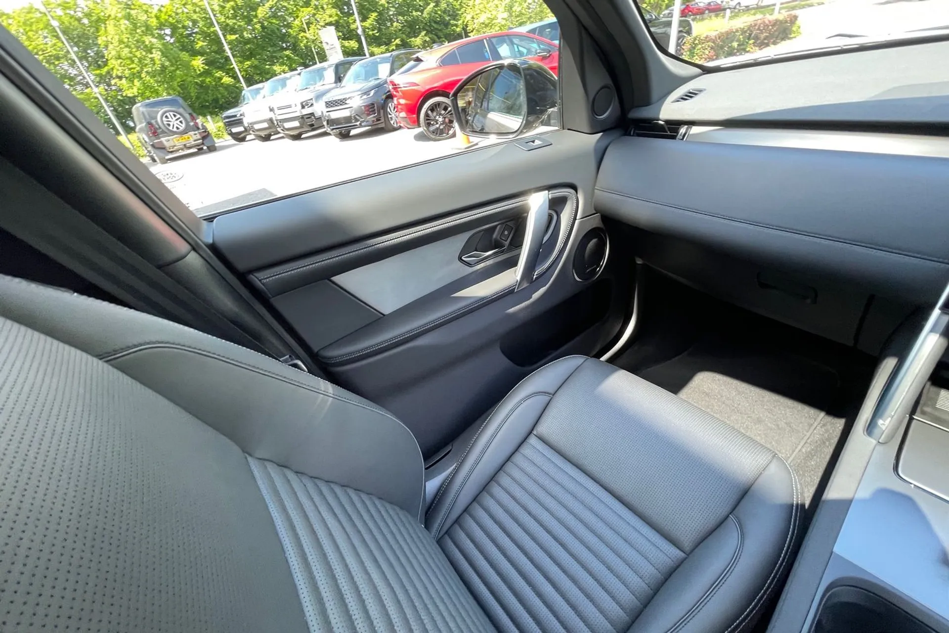 LAND ROVER DISCOVERY SPORT thumbnail image number 13