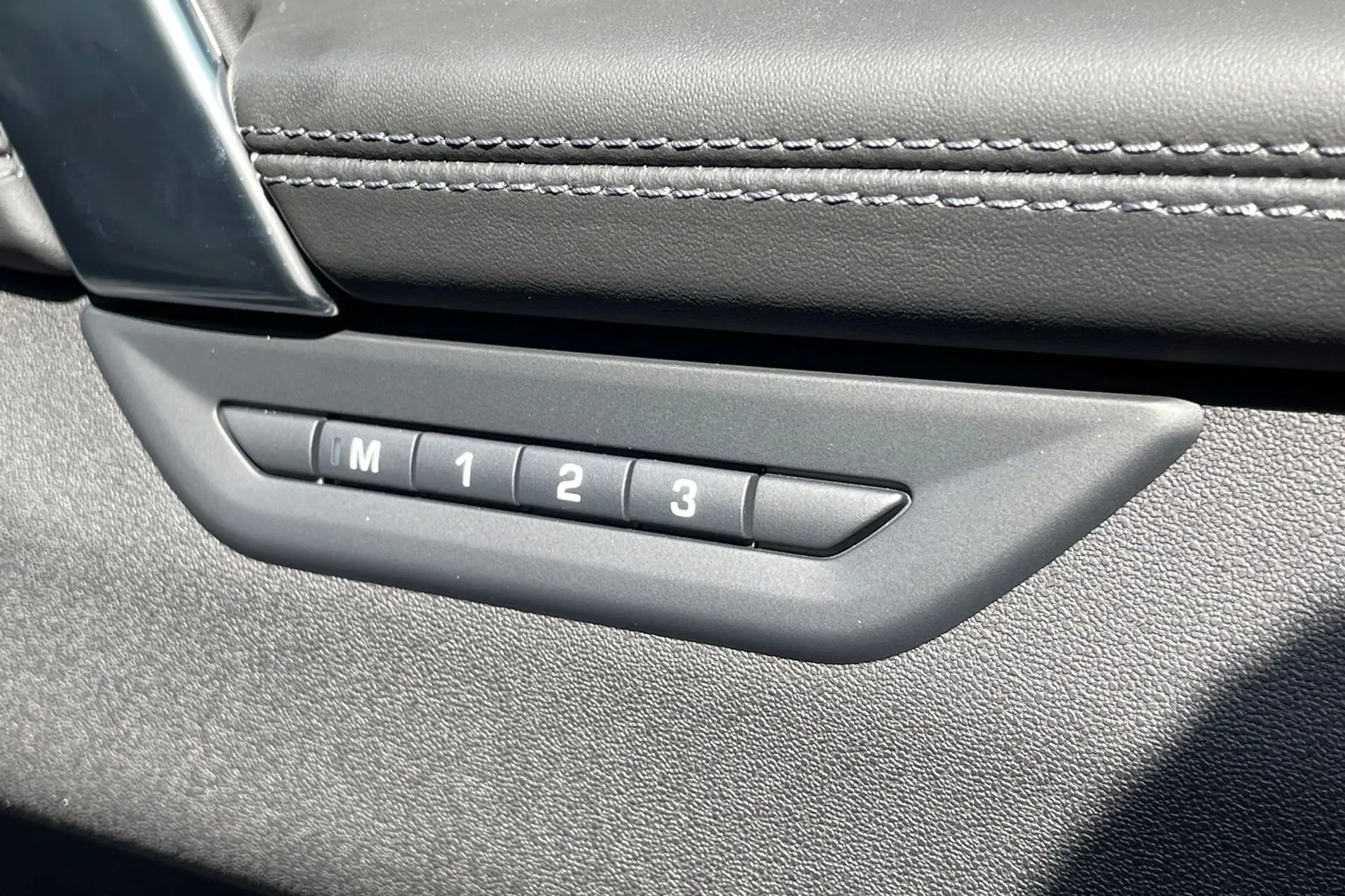 LAND ROVER DISCOVERY SPORT thumbnail image number 59