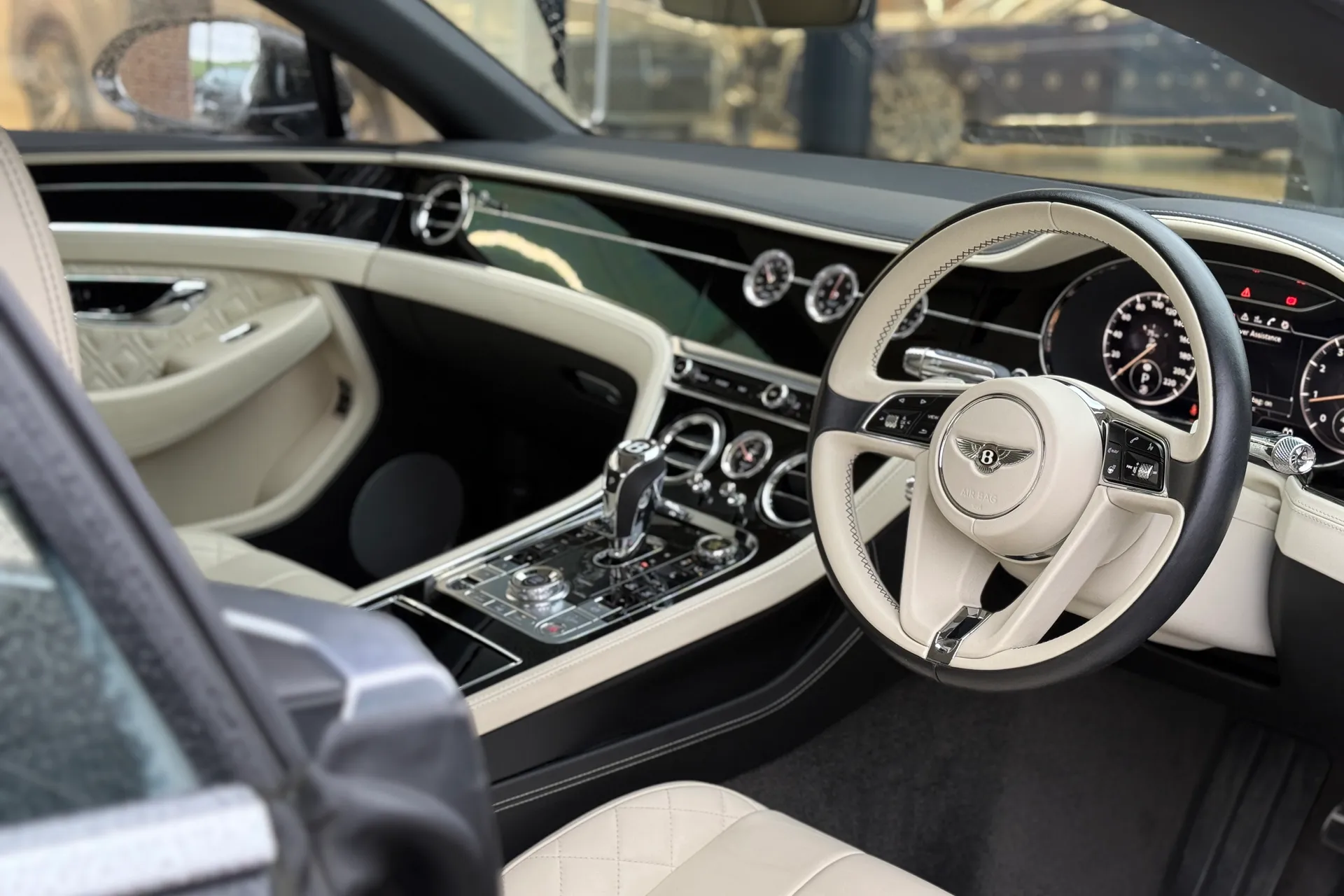 Bentley CONTINENTAL GT thumbnail image number 3