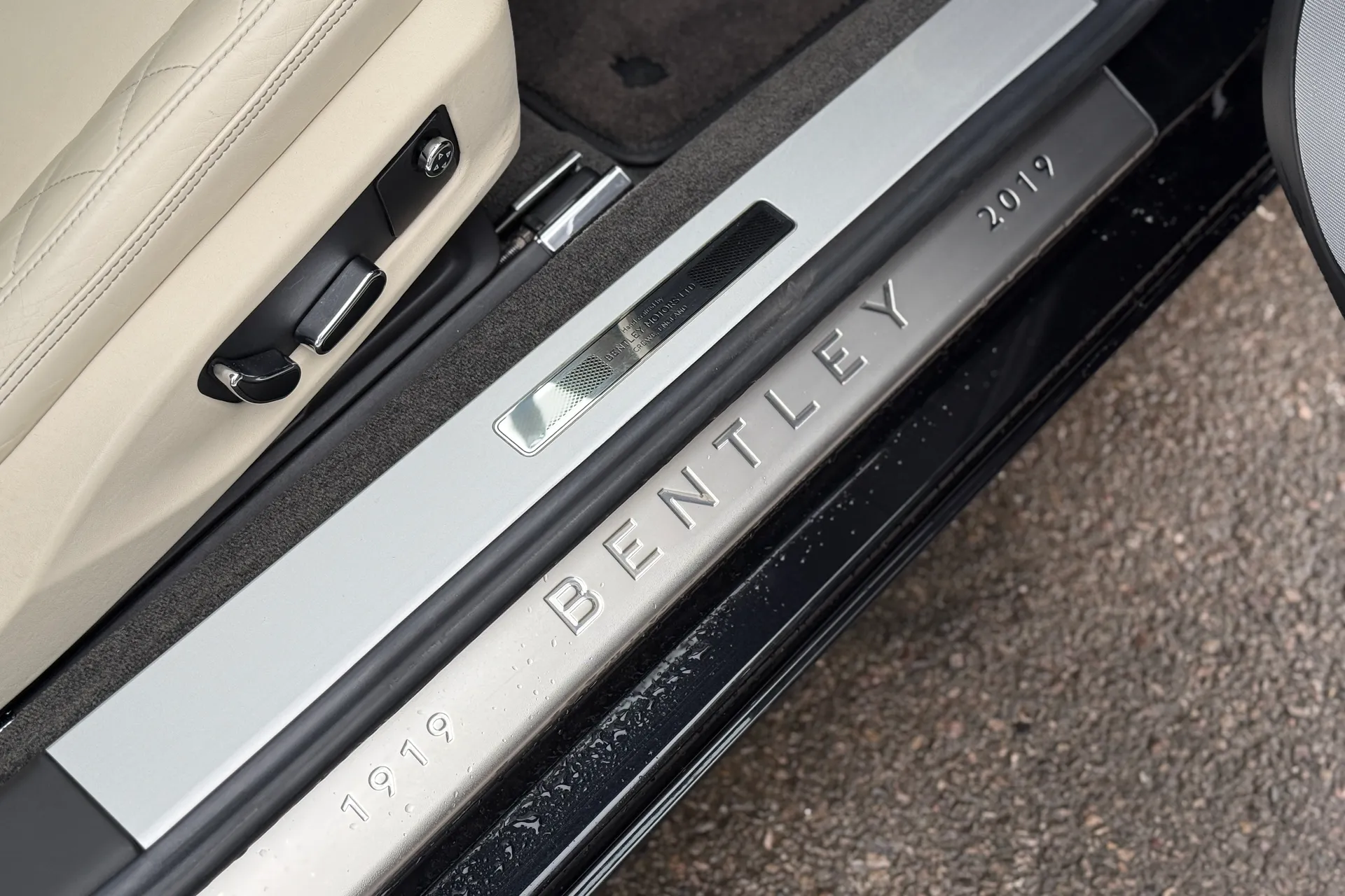 Bentley CONTINENTAL GT thumbnail image number 15