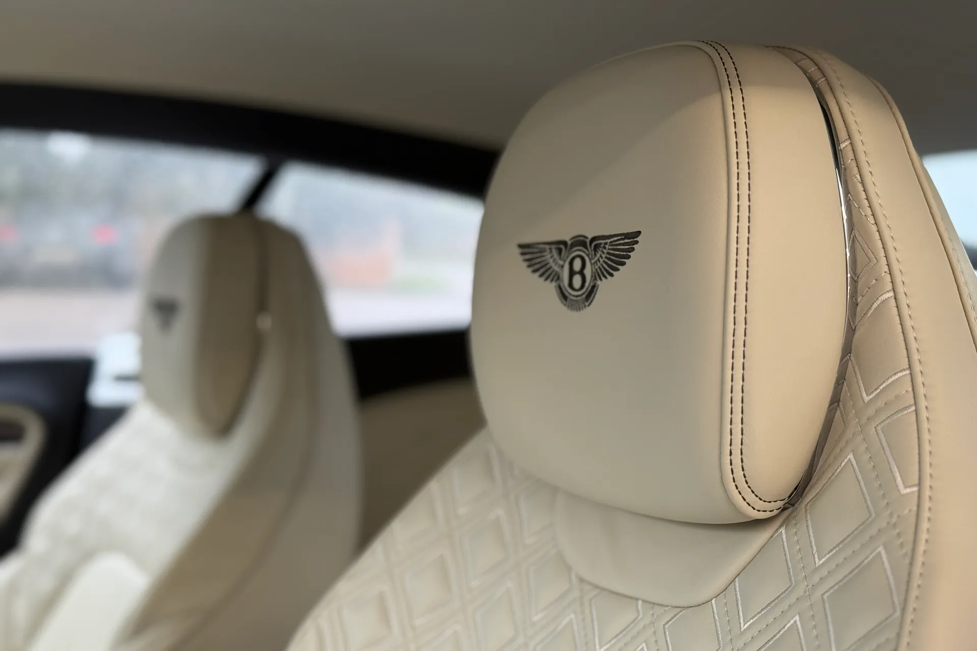 Bentley CONTINENTAL GT thumbnail image number 26