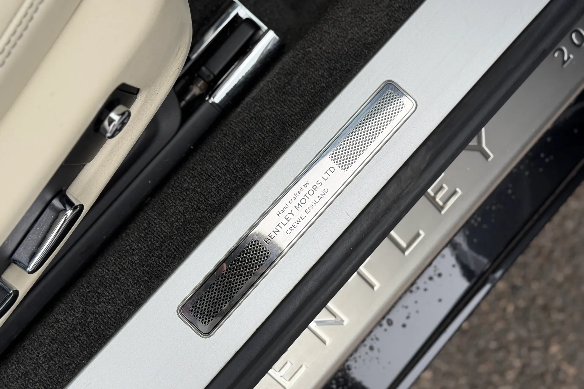 Bentley CONTINENTAL GT thumbnail image number 18