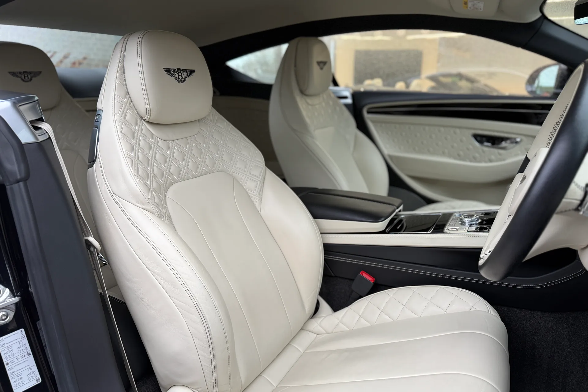 Bentley CONTINENTAL GT thumbnail image number 16