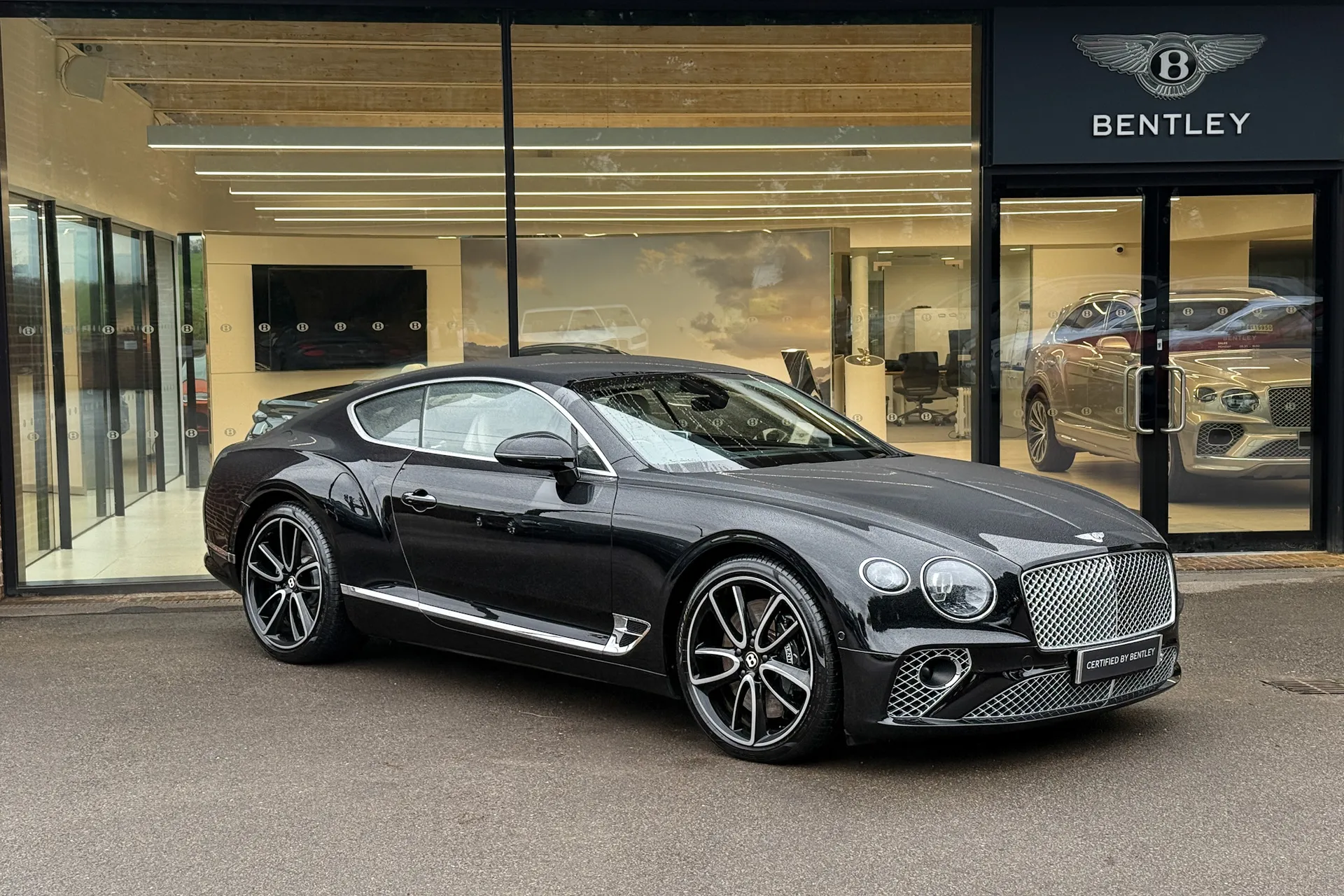 Bentley CONTINENTAL GT focused image