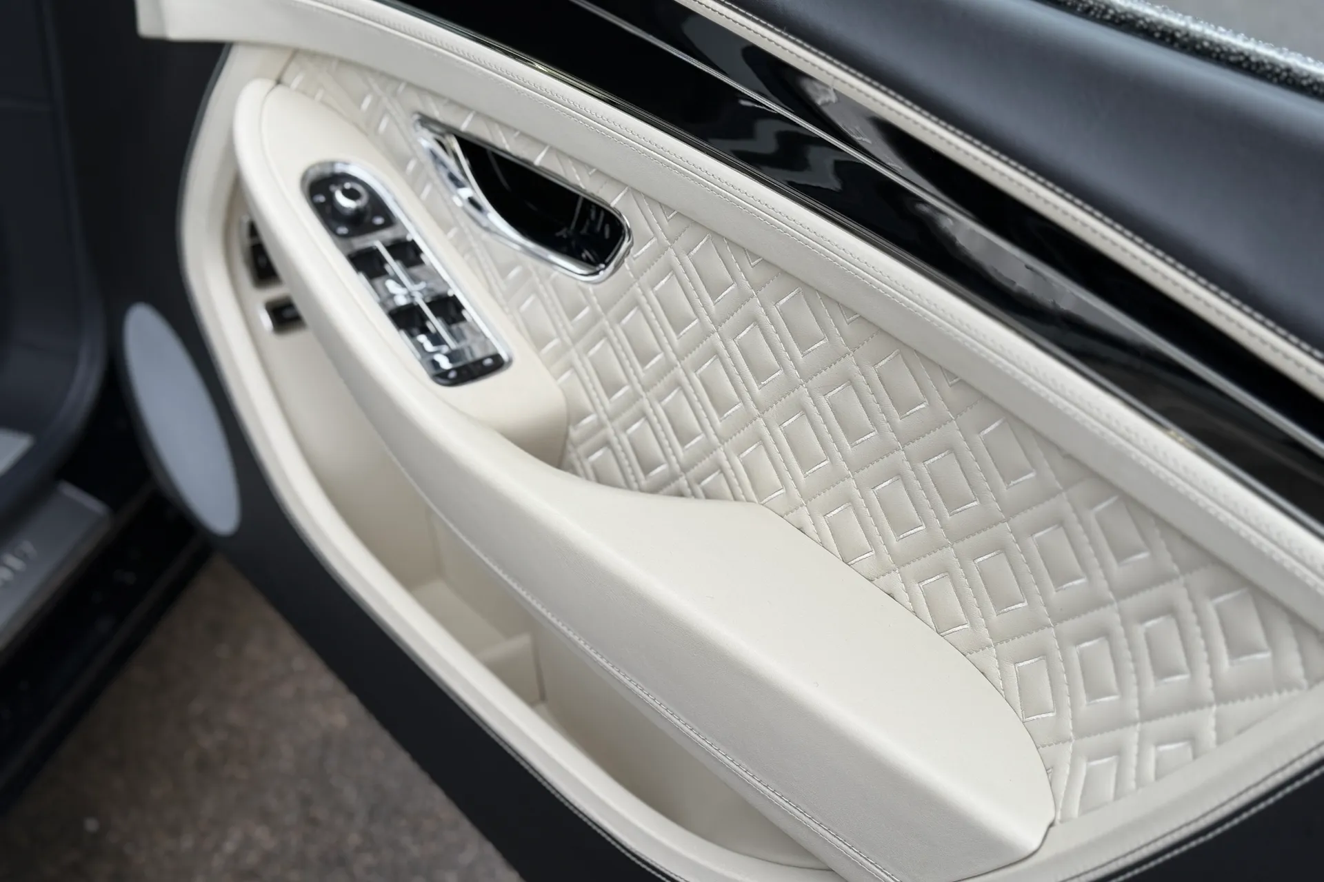 Bentley CONTINENTAL GT thumbnail image number 14