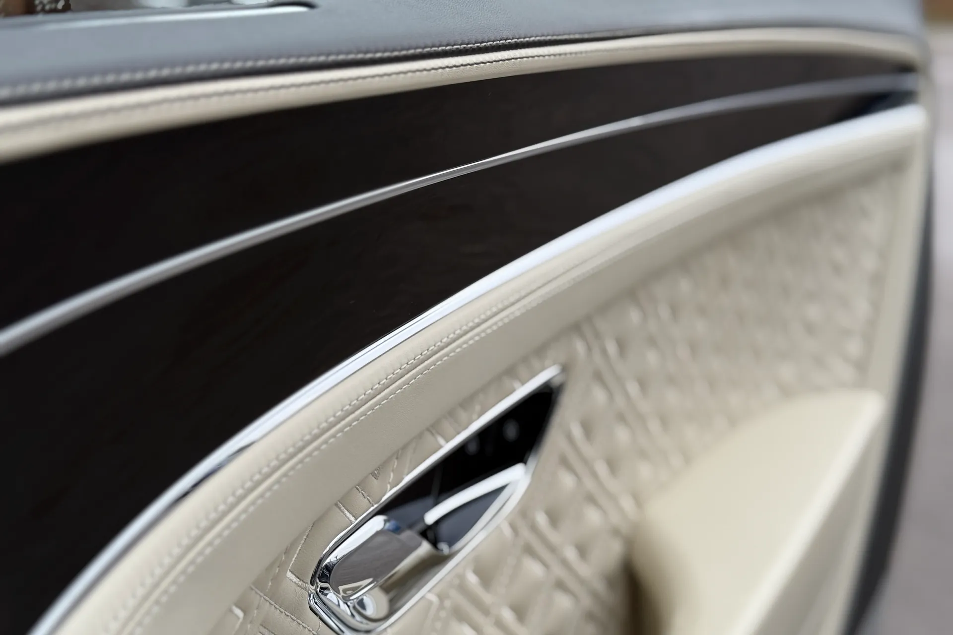Bentley CONTINENTAL GT thumbnail image number 30