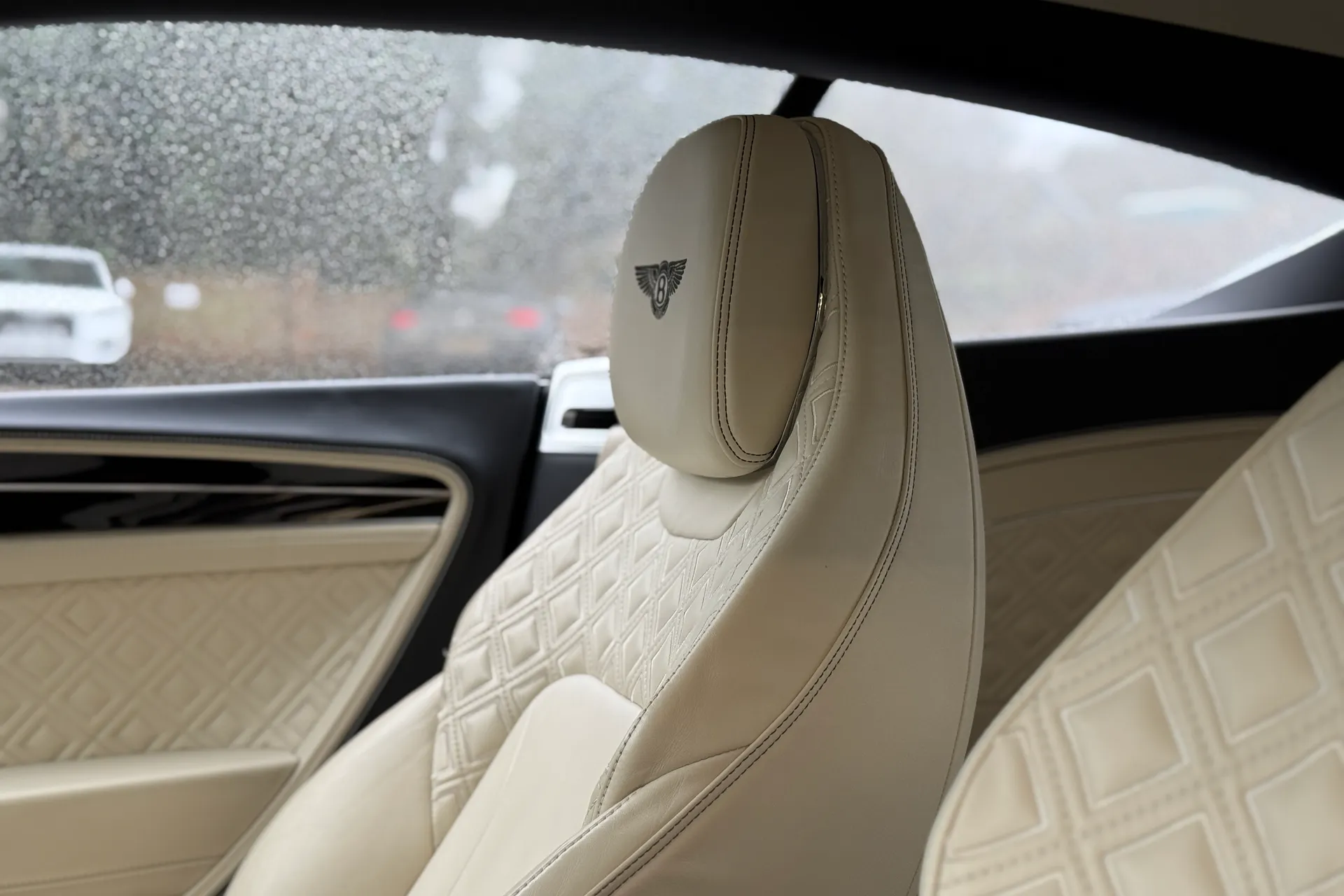 Bentley CONTINENTAL GT thumbnail image number 27
