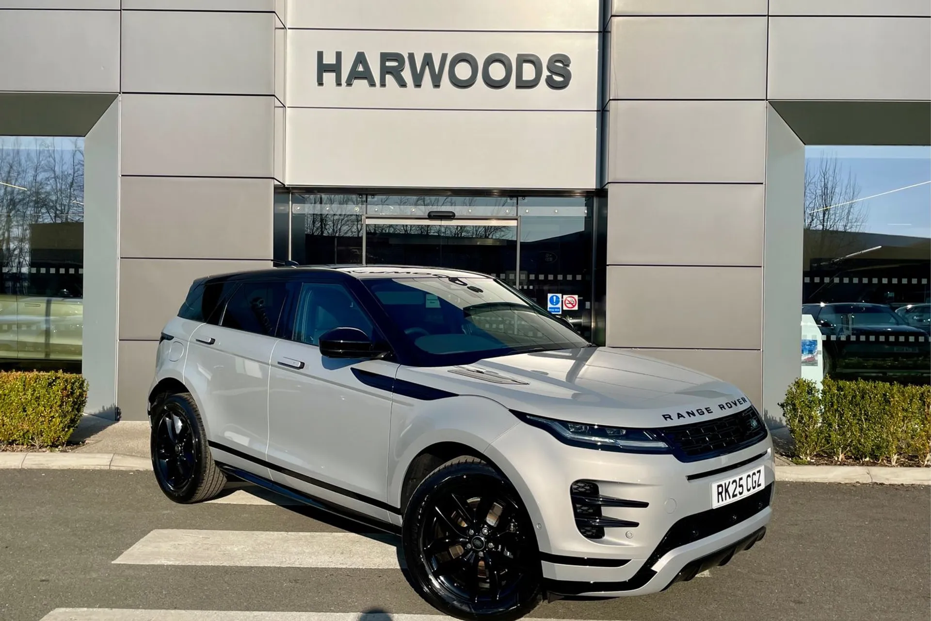LAND ROVER RANGE ROVER EVOQUE focused image