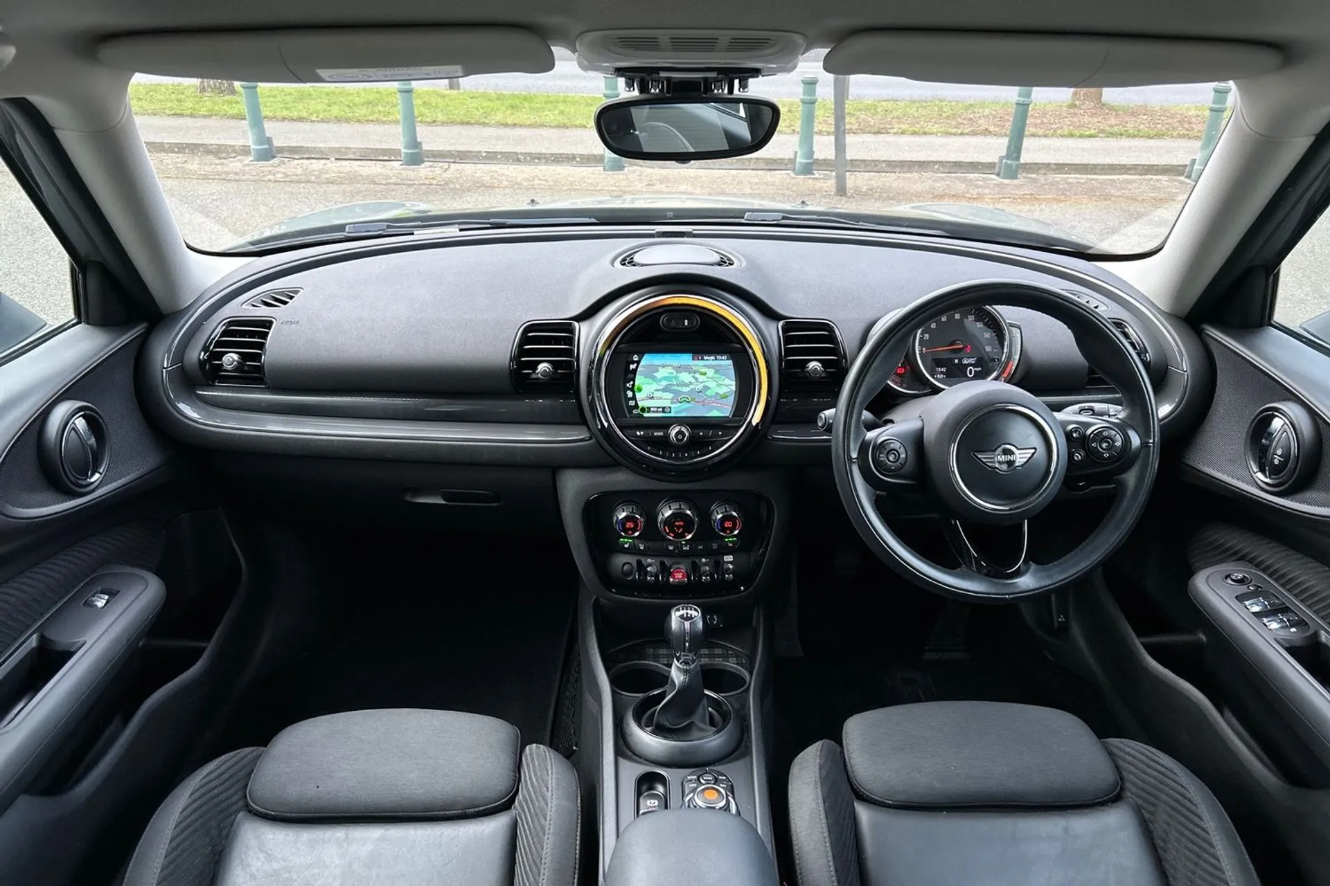 MINI CLUBMAN thumbnail image number 3