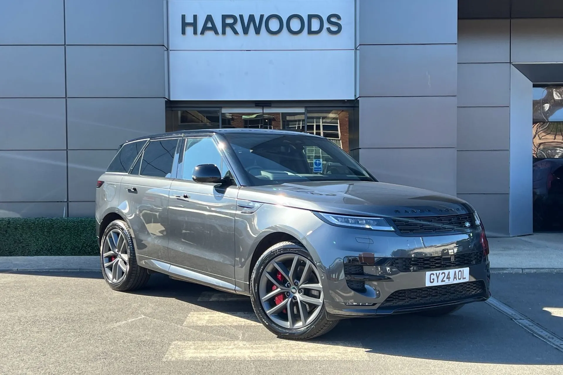 LAND ROVER RANGE ROVER SPORT focused image