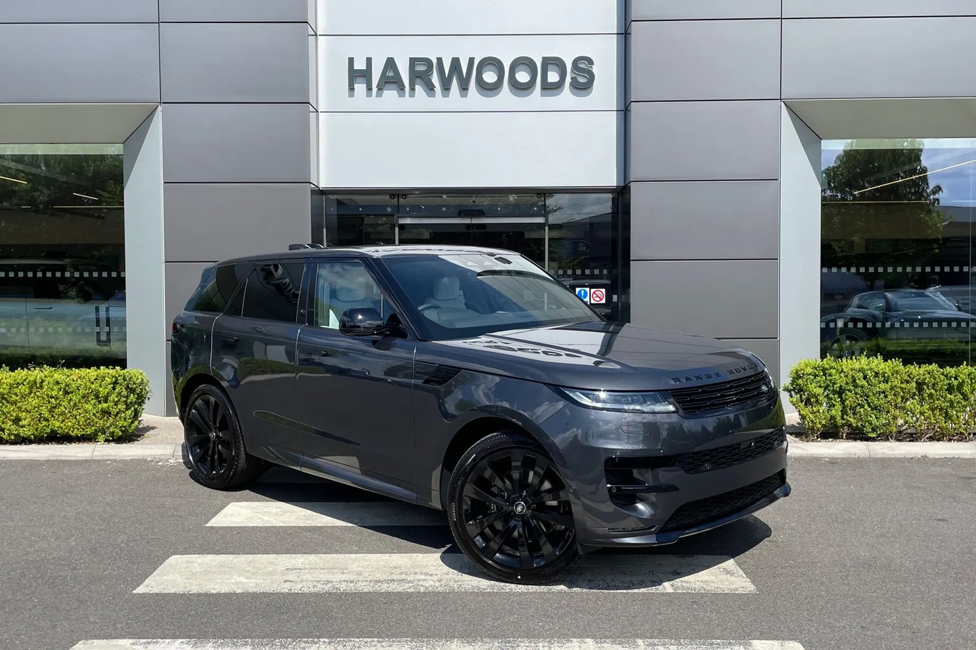 LAND ROVER RANGE ROVER SPORT focused image