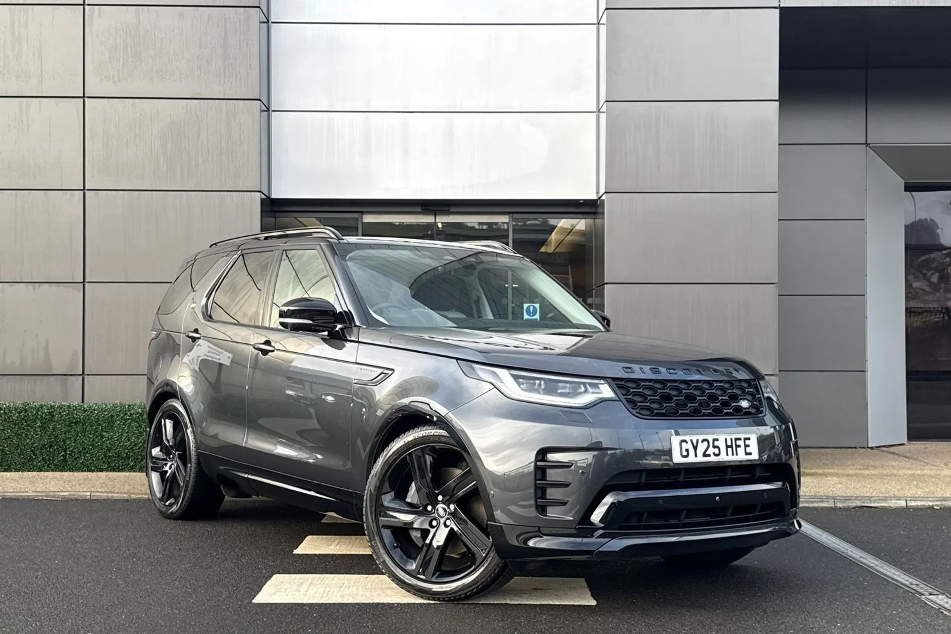 LAND ROVER DISCOVERY focused image