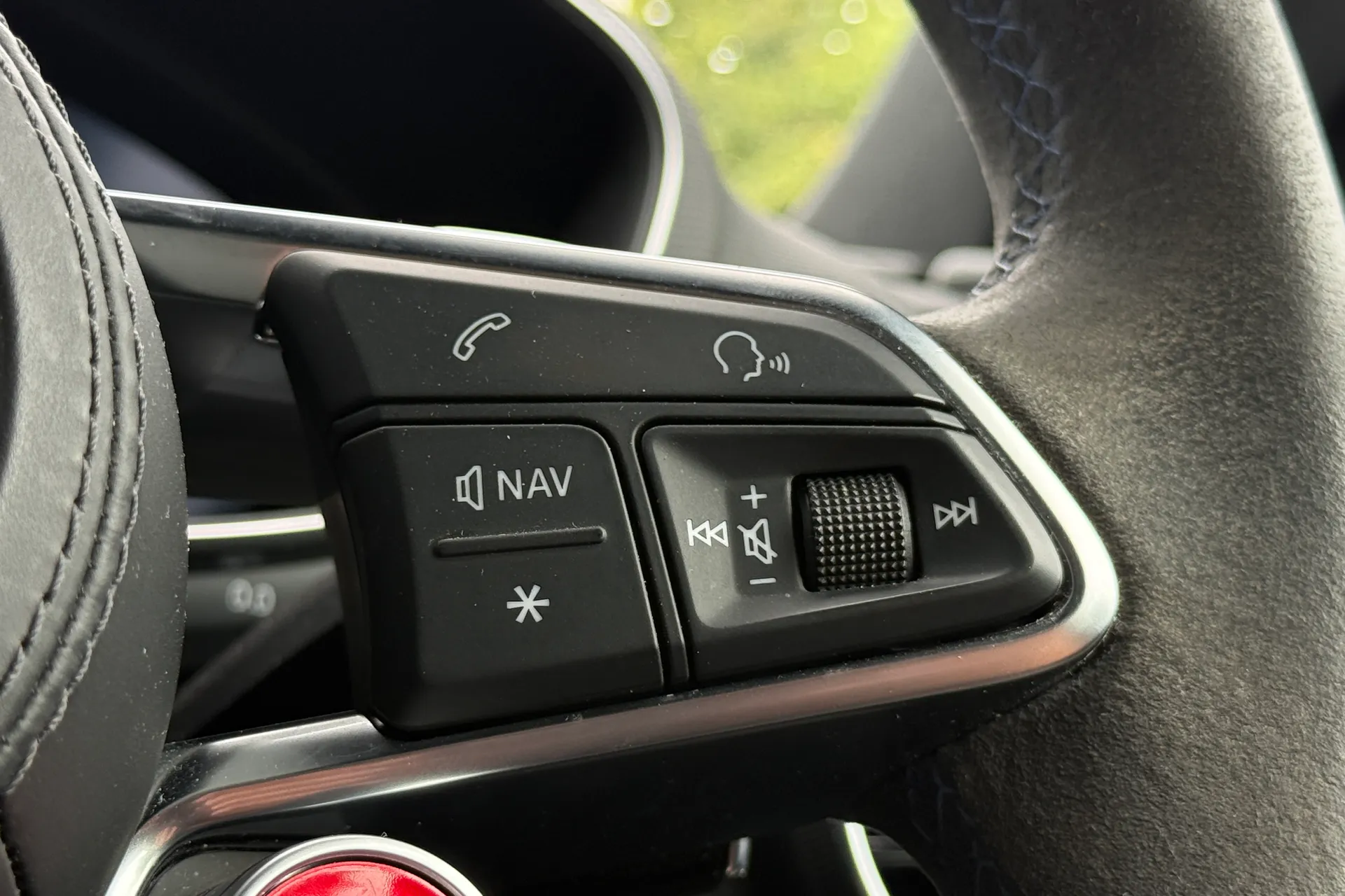 Audi TT thumbnail image number 36