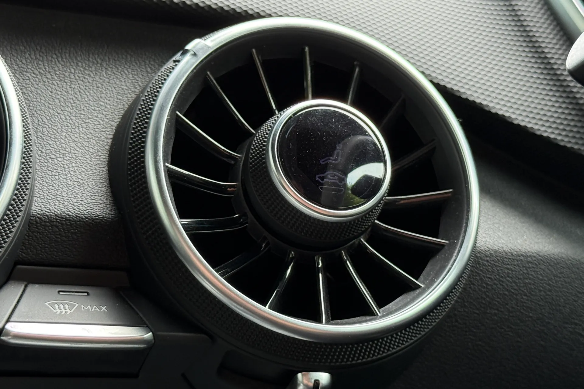 Audi TT thumbnail image number 45