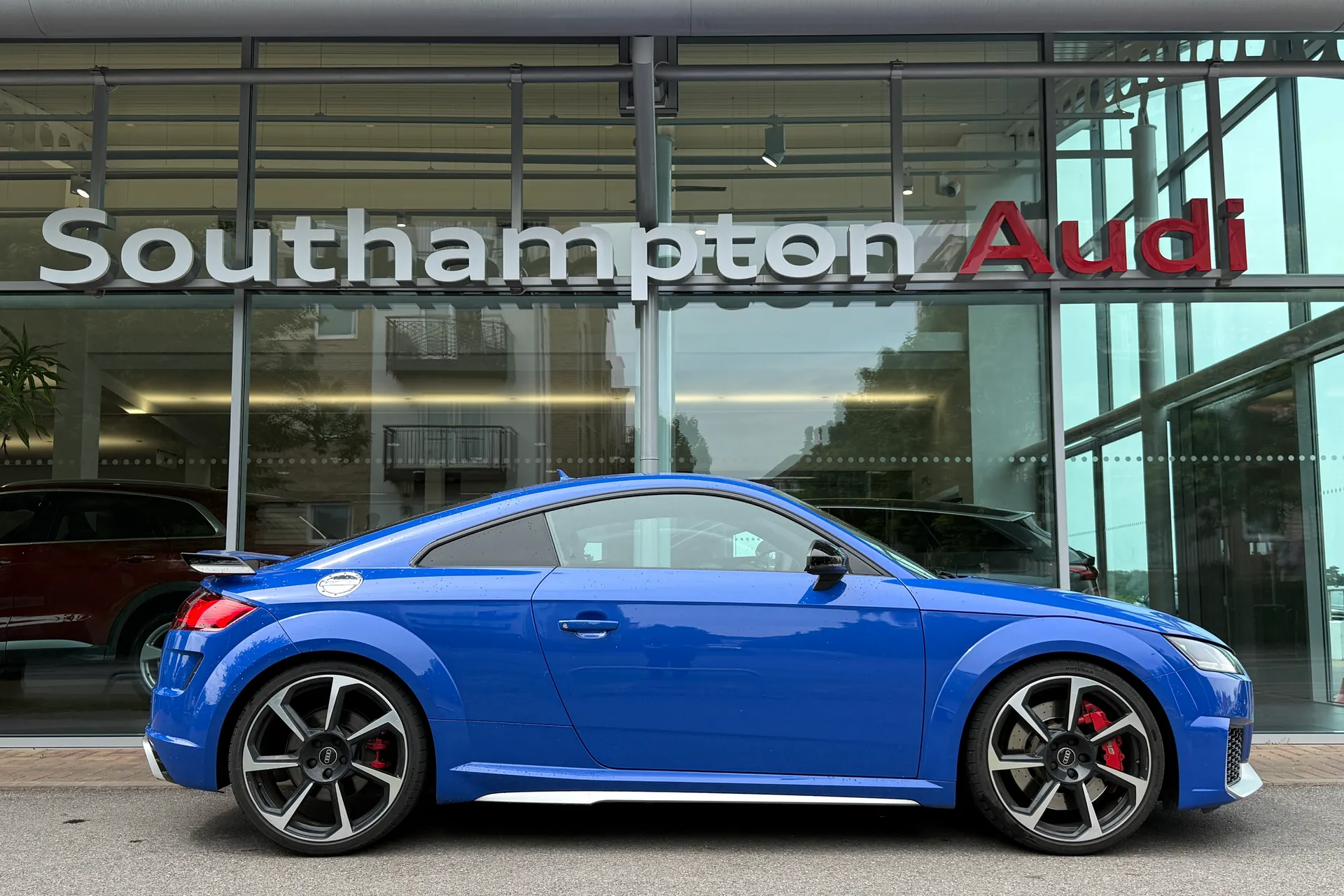 Audi TT thumbnail image number 2