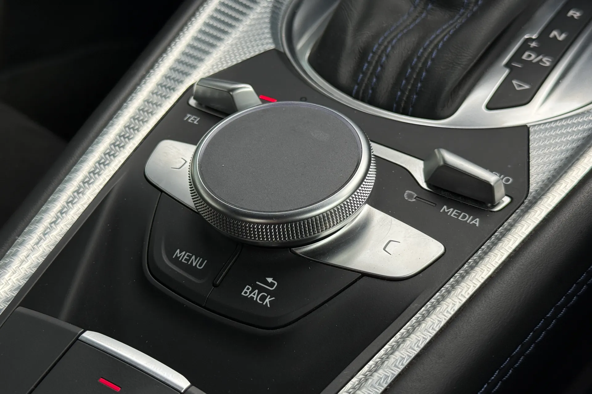Audi TT thumbnail image number 47