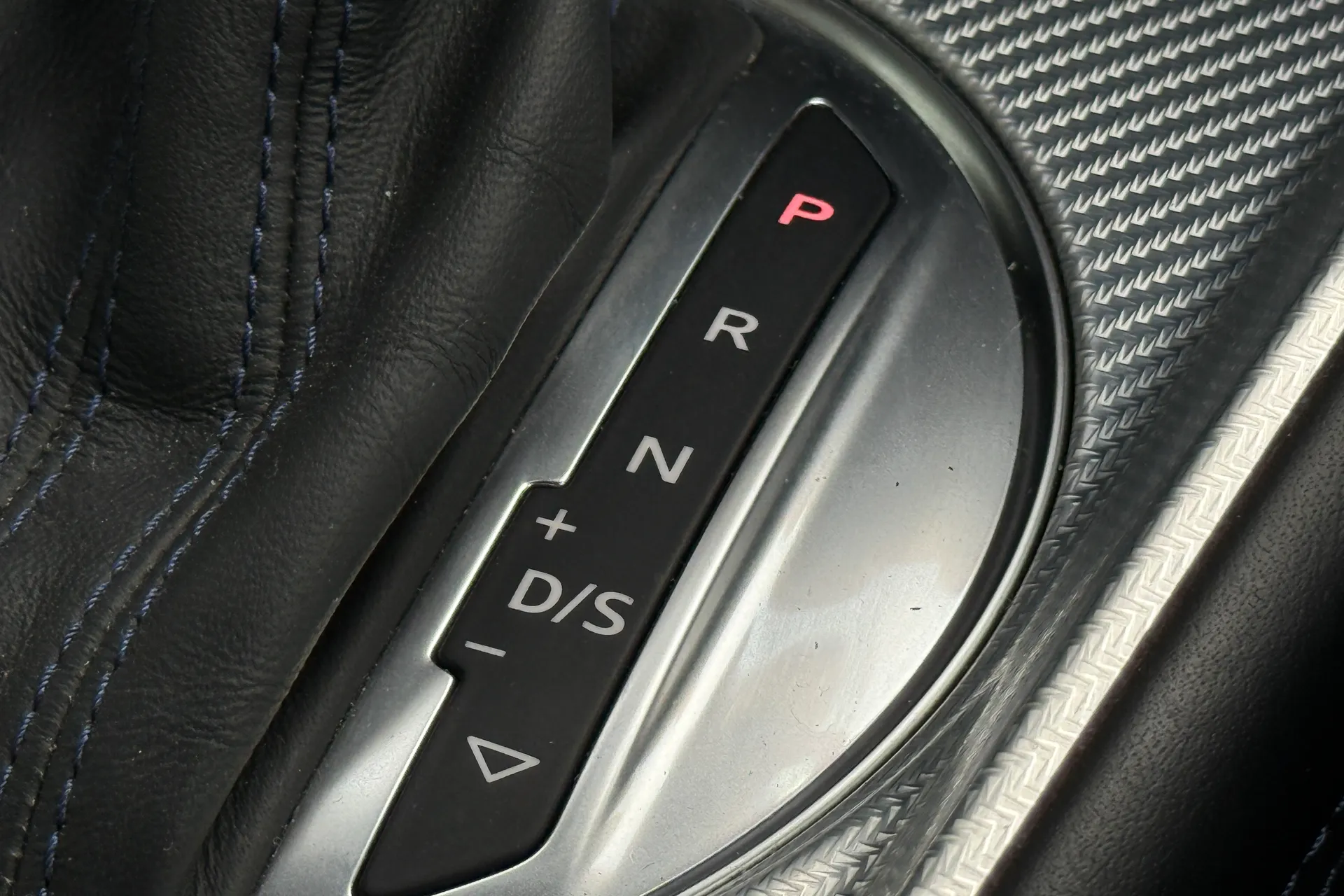 Audi TT thumbnail image number 52